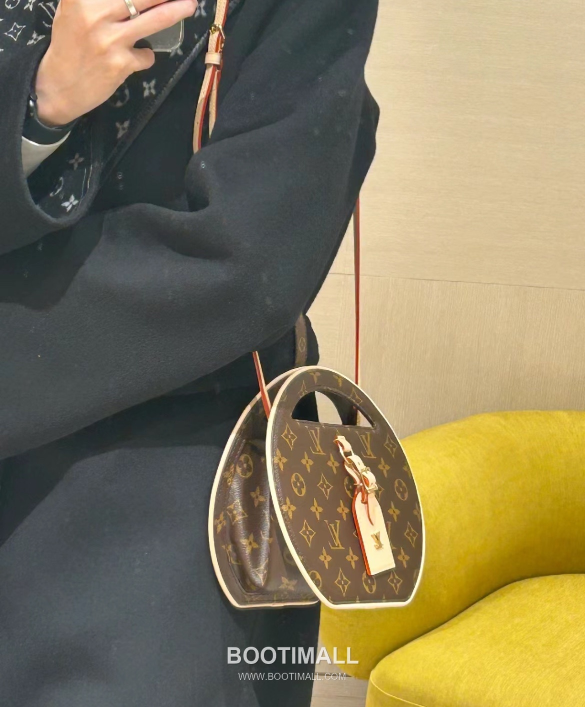 Louis Vuitton Around Me Monogram LV Circle Coated Canvas Brown Card Holder 루이비통 어라운드 미 모노그램 LV 서클 코티드 캔버스 브라운 카드홀더 22.5cm 4