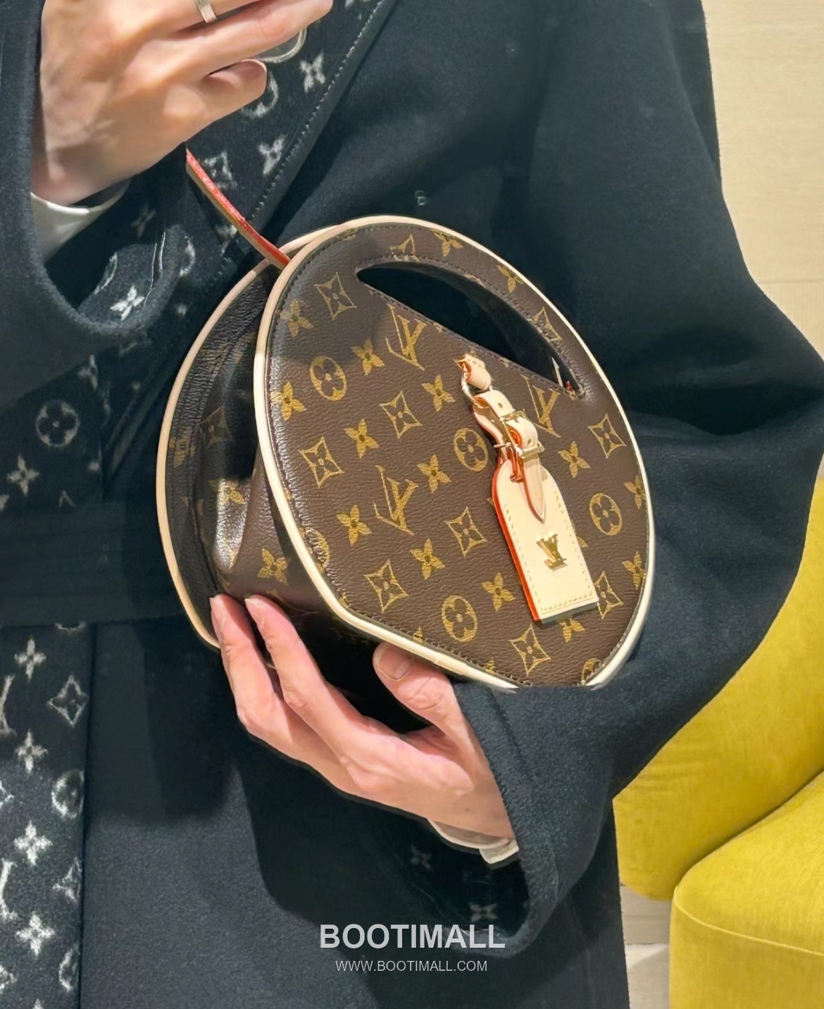 Louis Vuitton Around Me Monogram LV Circle Coated Canvas Brown Card Holder 루이비통 어라운드 미 모노그램 LV 서클 코티드 캔버스 브라운 카드홀더 22.5cm 5