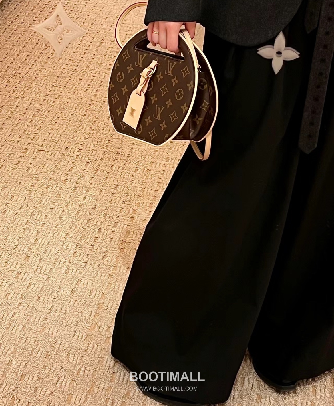 Louis Vuitton Around Me Monogram LV Circle Coated Canvas Brown Card Holder 루이비통 어라운드 미 모노그램 LV 서클 코티드 캔버스 브라운 카드홀더 22.5cm 12