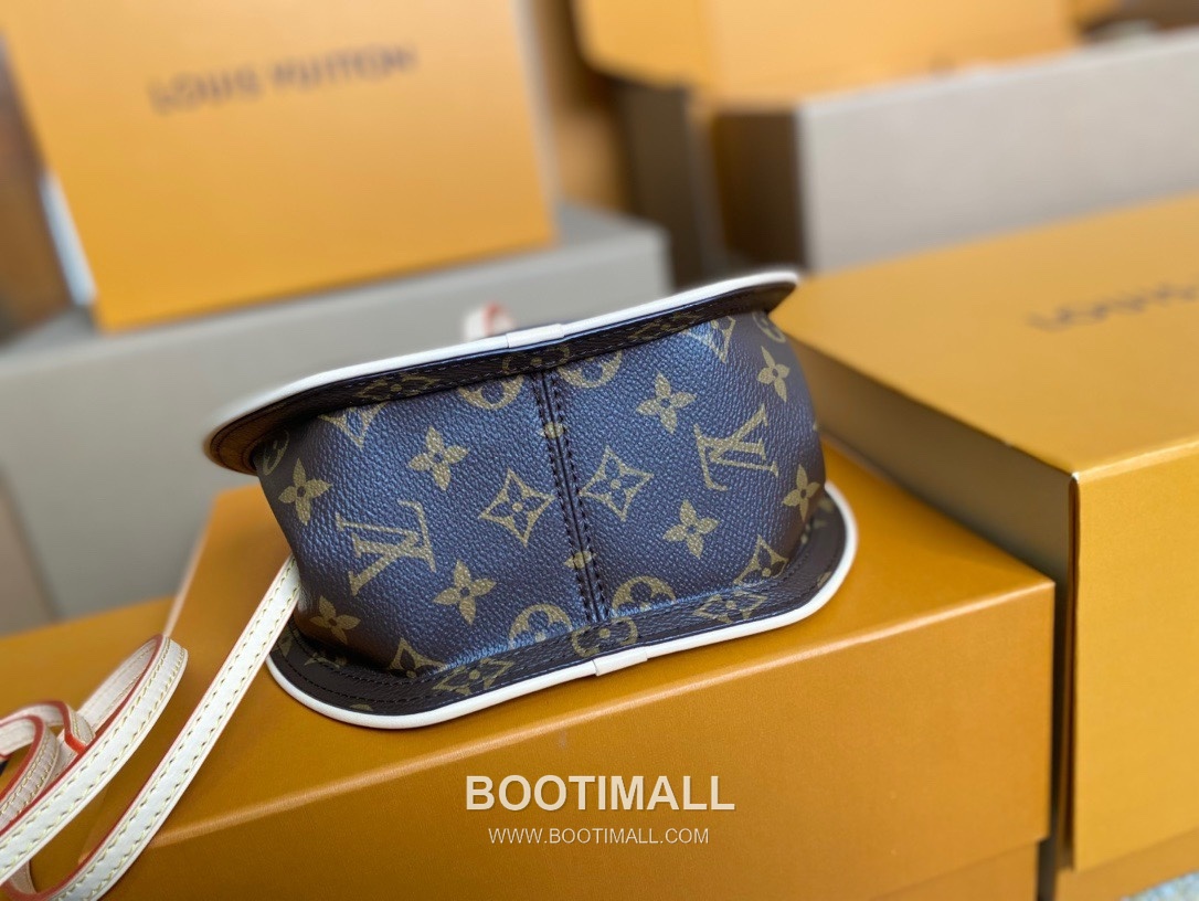 Louis Vuitton Around Me Monogram LV Circle Coated Canvas Brown Card Holder 루이비통 어라운드 미 모노그램 LV 서클 코티드 캔버스 브라운 카드홀더 22.5cm 14