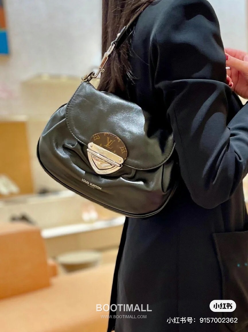 Louis Vuitton Cargo Mini Leather Shoulder Bag M13989 루이비통 카고 미니 레더 숄더백 23cm 3