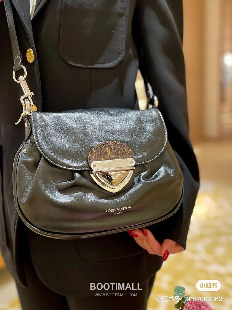 Louis Vuitton Cargo Mini Leather Shoulder Bag M13989 루이비통 카고 미니 레더 숄더백 23cm 5