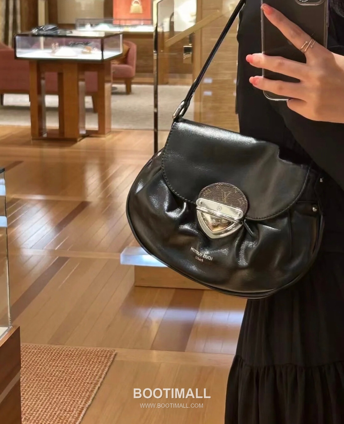 Louis Vuitton Cargo Mini Leather Shoulder Bag M13989 루이비통 카고 미니 레더 숄더백 23cm 8