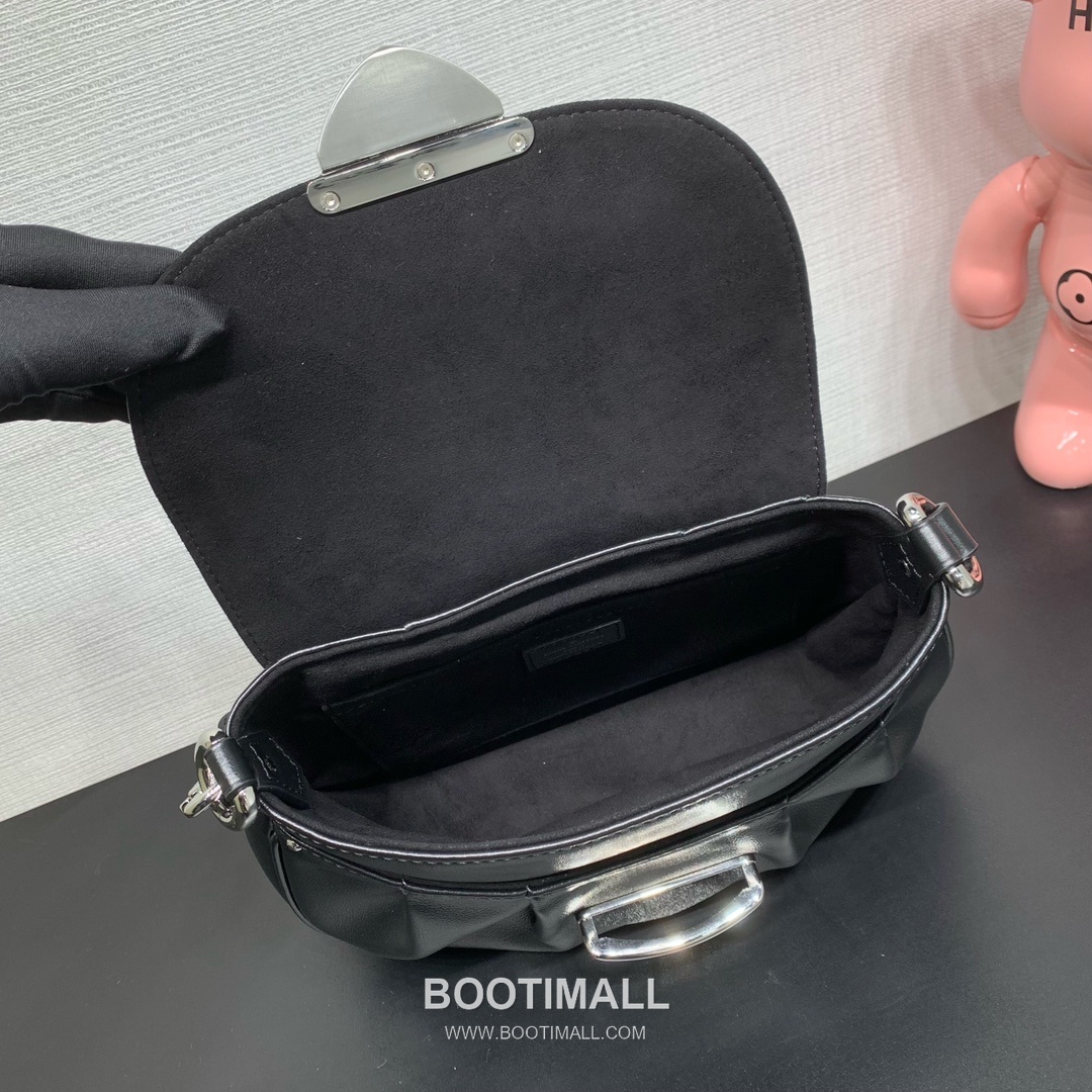 Louis Vuitton Cargo Mini Leather Shoulder Bag M13989 루이비통 카고 미니 레더 숄더백 23cm 13