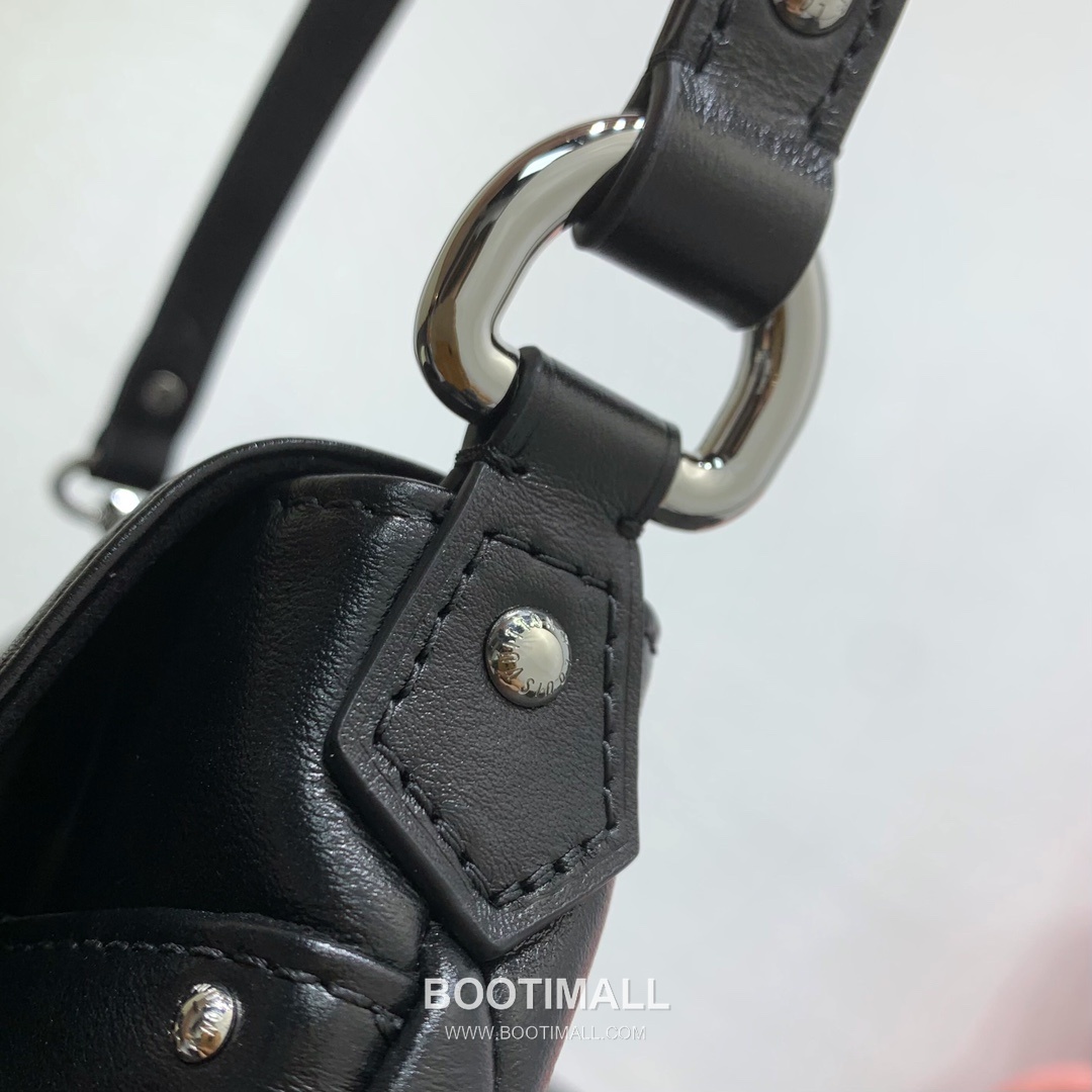 Louis Vuitton Cargo Mini Leather Shoulder Bag M13989 루이비통 카고 미니 레더 숄더백 23cm 18