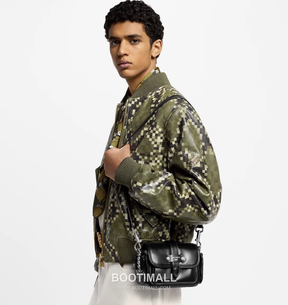 Louis Vuitton Cargo Mini Leather Shoulder Bag M13989 루이비통 카고 미니 레더 숄더백 23cm 2