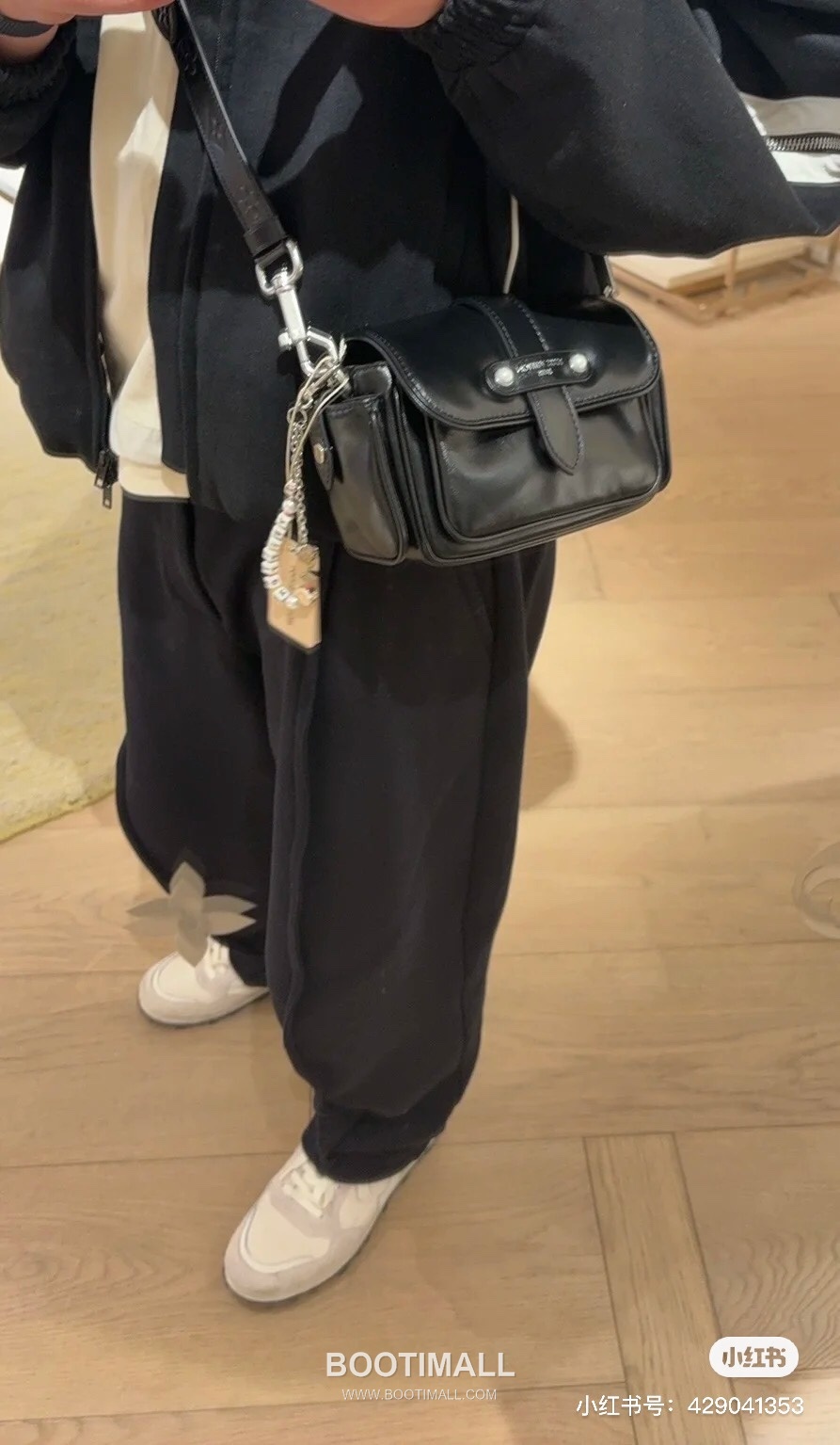 Louis Vuitton Cargo Mini Leather Shoulder Bag M13989 루이비통 카고 미니 레더 숄더백 23cm 3