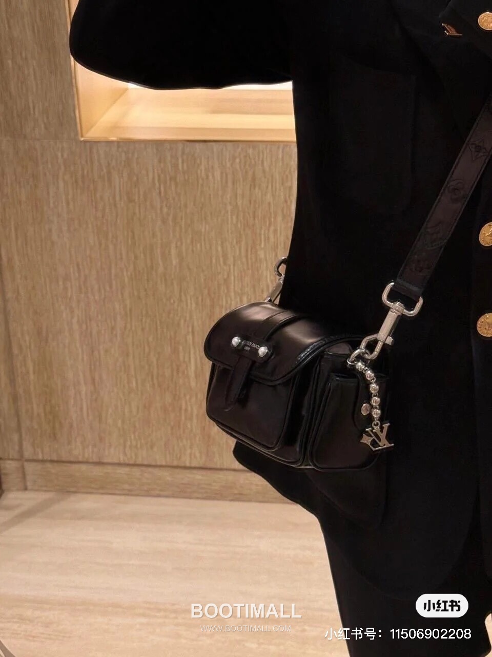 Louis Vuitton Cargo Mini Leather Shoulder Bag M13989 루이비통 카고 미니 레더 숄더백 23cm 5