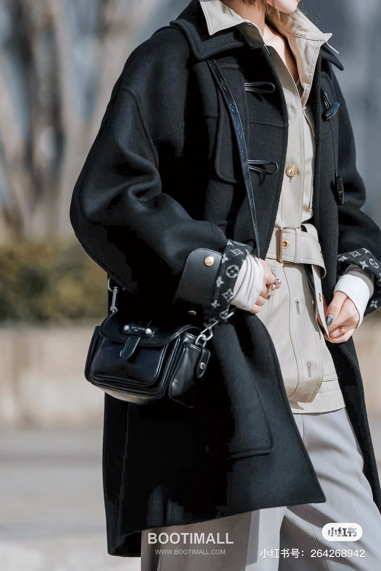 Louis Vuitton Cargo Mini Leather Shoulder Bag M13989 루이비통 카고 미니 레더 숄더백 23cm 6