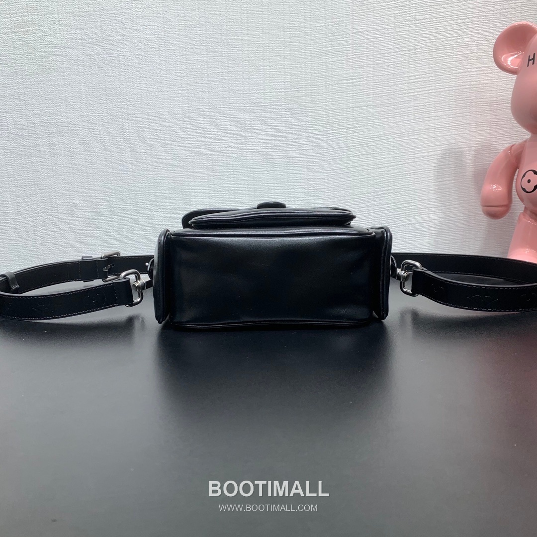 Louis Vuitton Cargo Mini Leather Shoulder Bag M13989 루이비통 카고 미니 레더 숄더백 23cm 12
