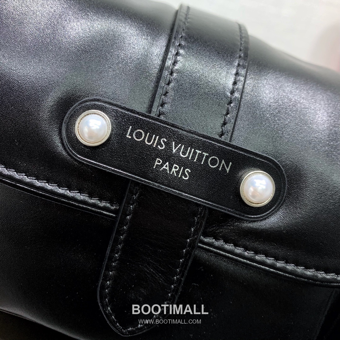 Louis Vuitton Cargo Mini Leather Shoulder Bag M13989 루이비통 카고 미니 레더 숄더백 23cm 15