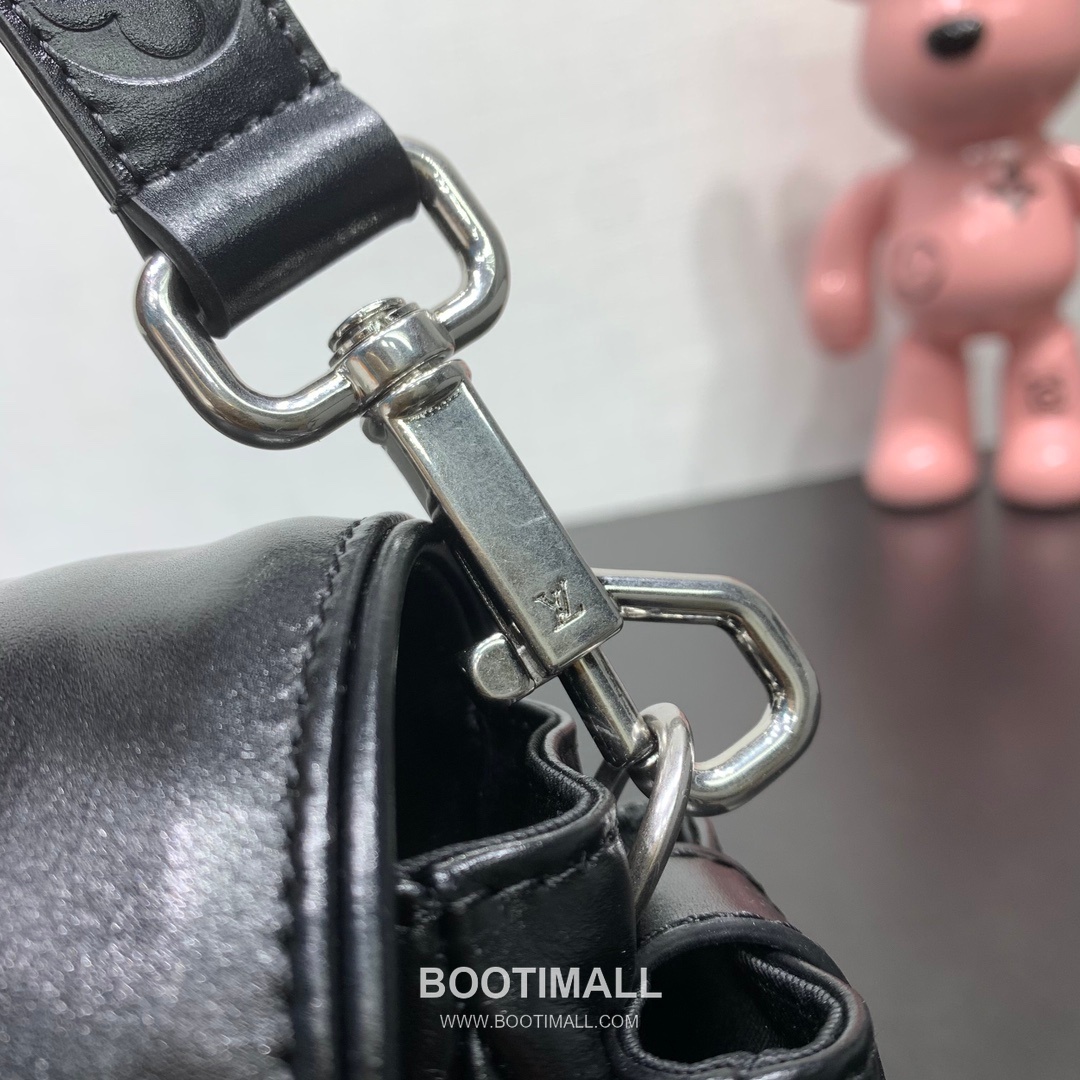 Louis Vuitton Cargo Mini Leather Shoulder Bag M13989 루이비통 카고 미니 레더 숄더백 23cm 16