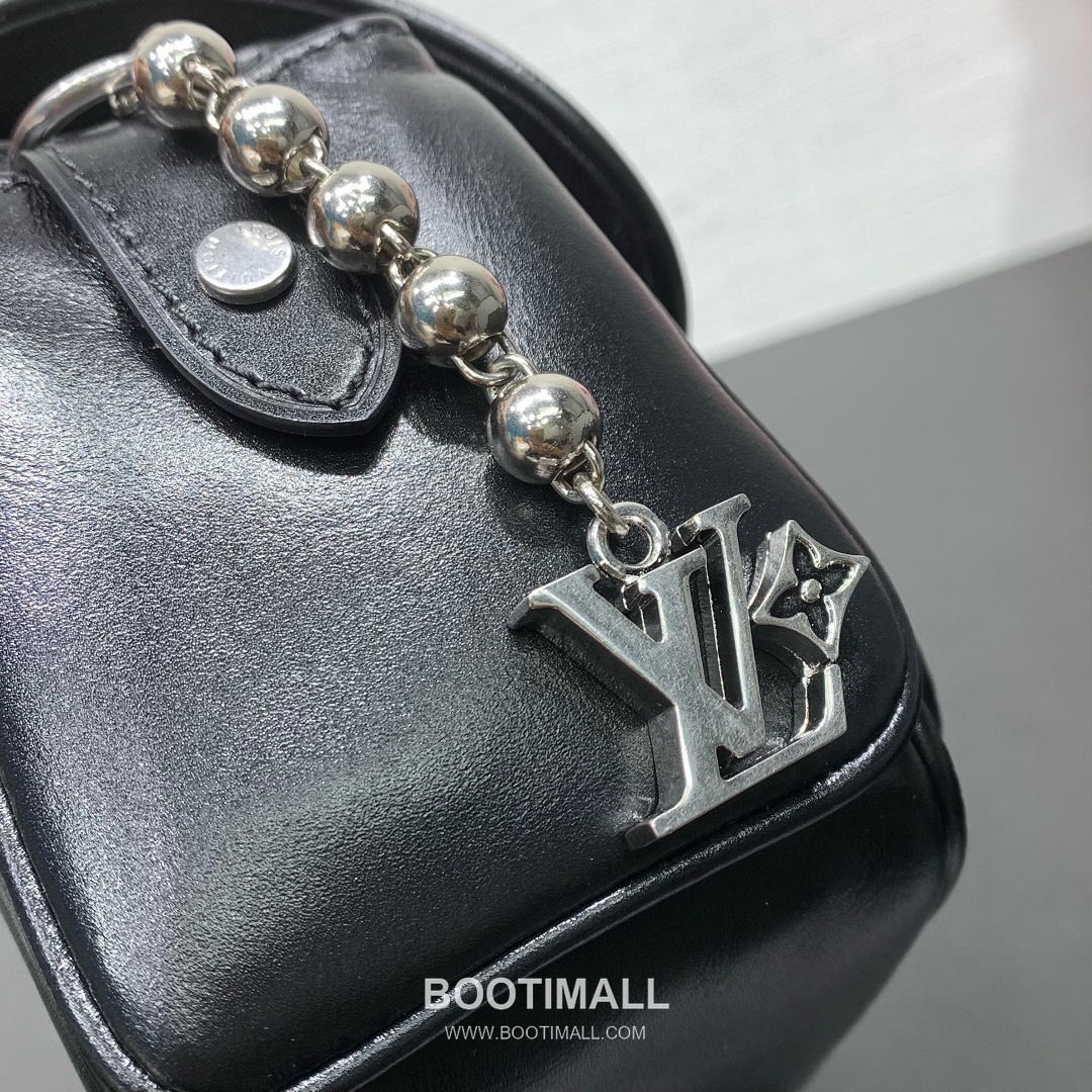 Louis Vuitton Cargo Mini Leather Shoulder Bag M13989 루이비통 카고 미니 레더 숄더백 23cm 17