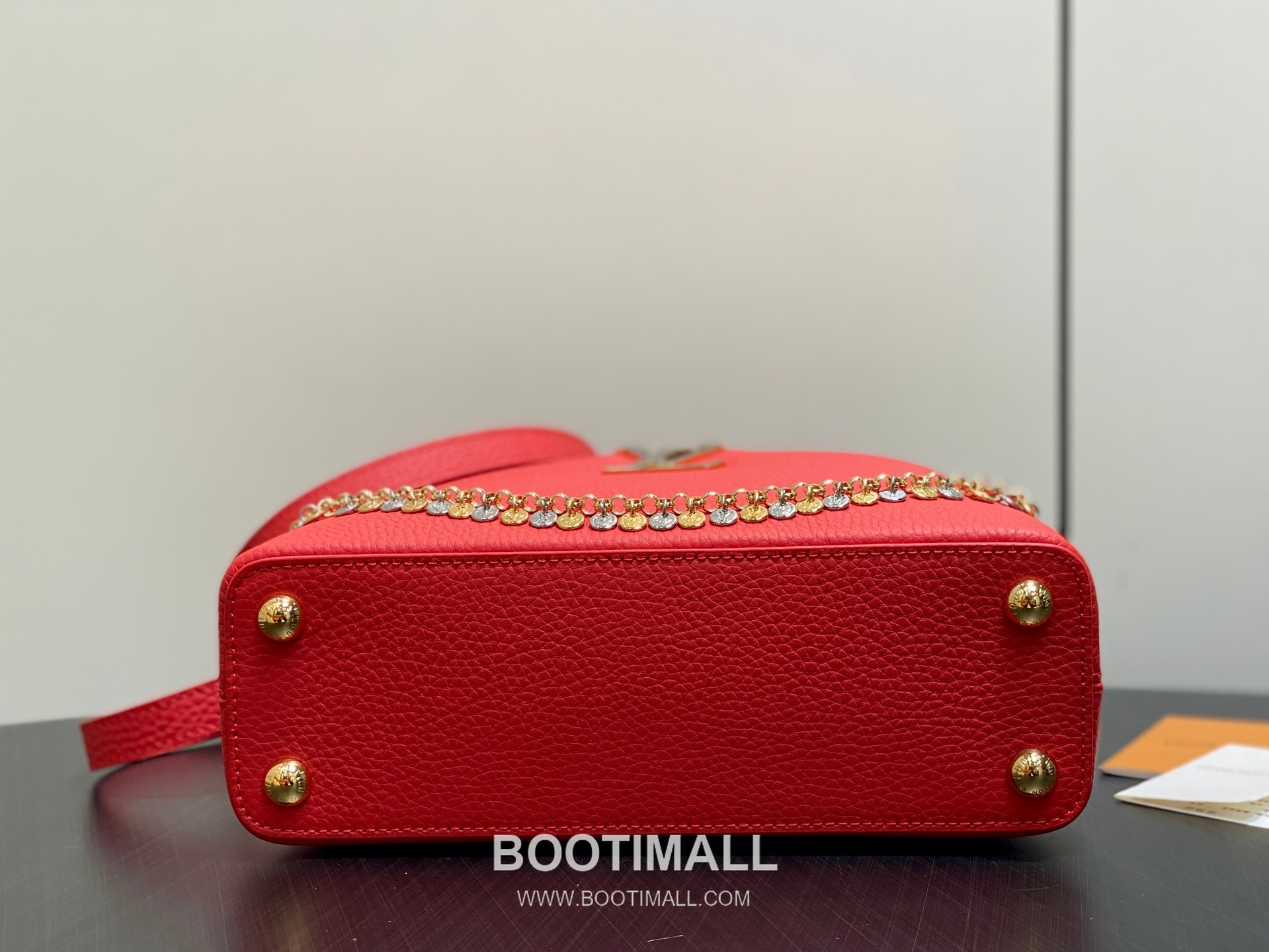 Louis Vuitton Capucines BB Taurillon Leather Chain Bag M28197 루이비통 카퓌신 BB 토리옹 레더 체인백 27cm 4