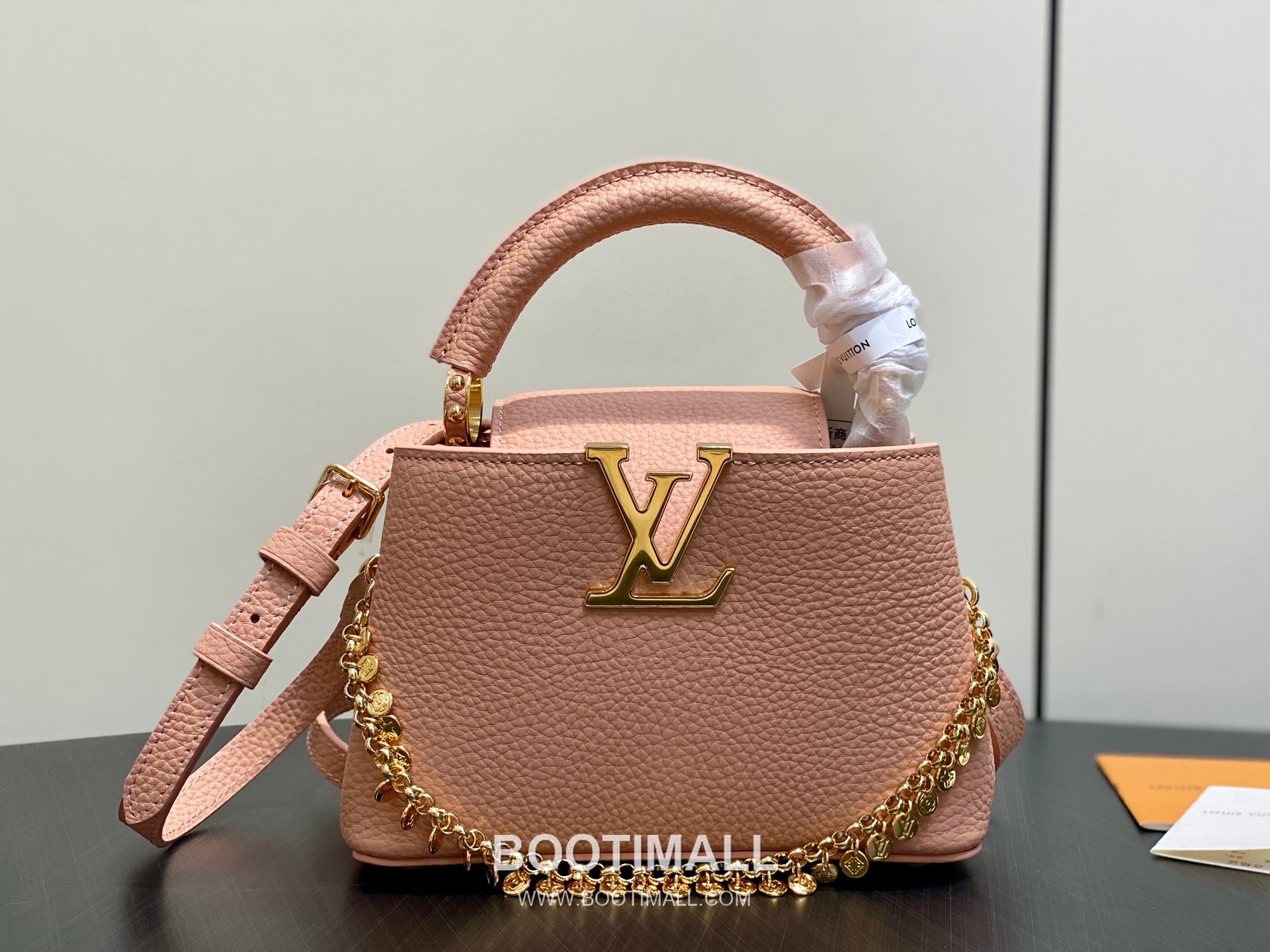 Louis Vuitton Capucines Mini Taurillon Leather Chain Bag M28197 루이비통 카퓌신 미니 토리옹 레더 체인백 21cm 1