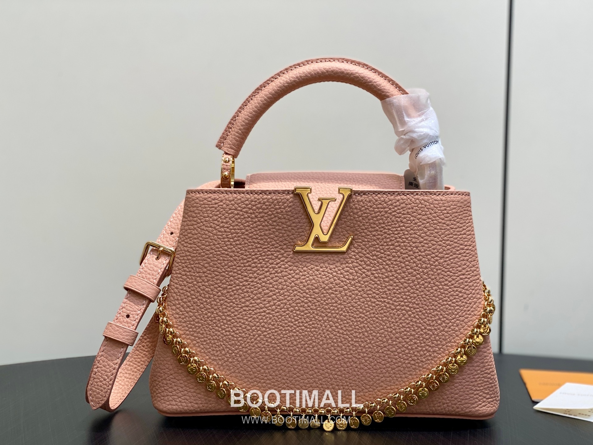Louis Vuitton Capucines BB Taurillon Leather Chain Bag M28197 루이비통 카퓌신 BB 토리옹 레더 체인백 27cm 1