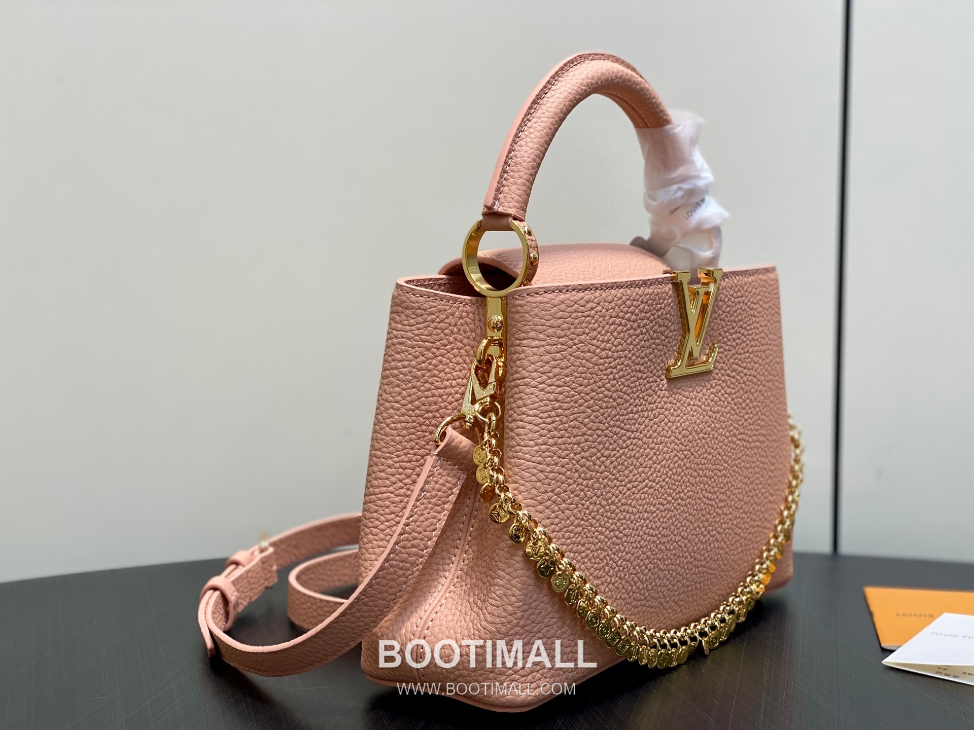Louis Vuitton Capucines BB Taurillon Leather Chain Bag M28197 루이비통 카퓌신 BB 토리옹 레더 체인백 27cm 2