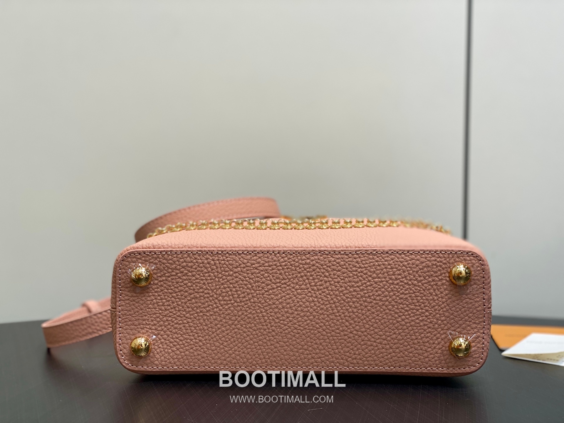 Louis Vuitton Capucines BB Taurillon Leather Chain Bag M28197 루이비통 카퓌신 BB 토리옹 레더 체인백 27cm 4