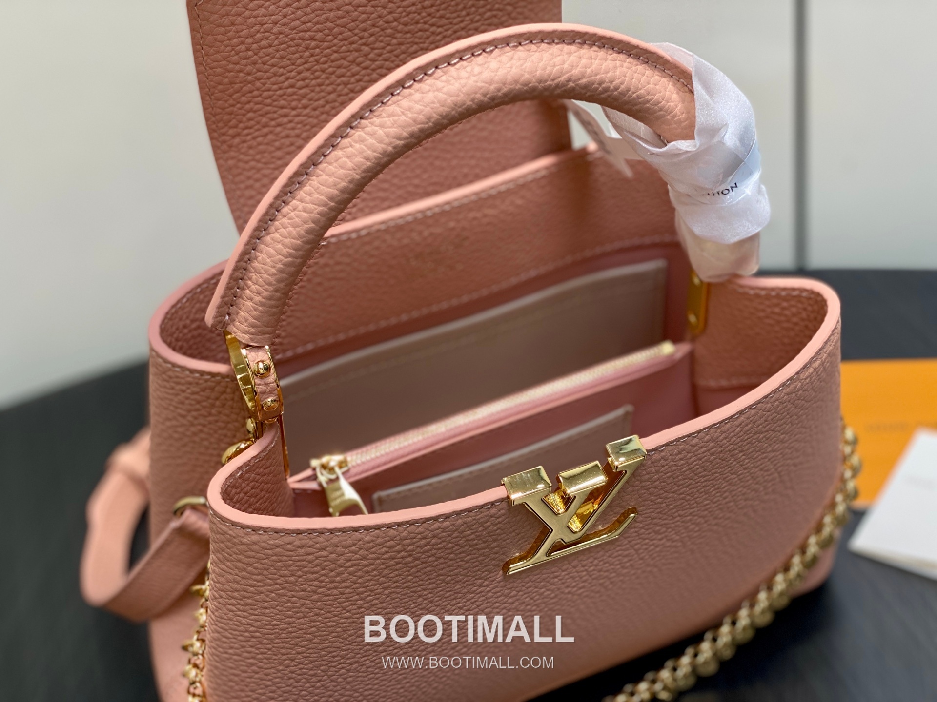 Louis Vuitton Capucines BB Taurillon Leather Chain Bag M28197 루이비통 카퓌신 BB 토리옹 레더 체인백 27cm 9