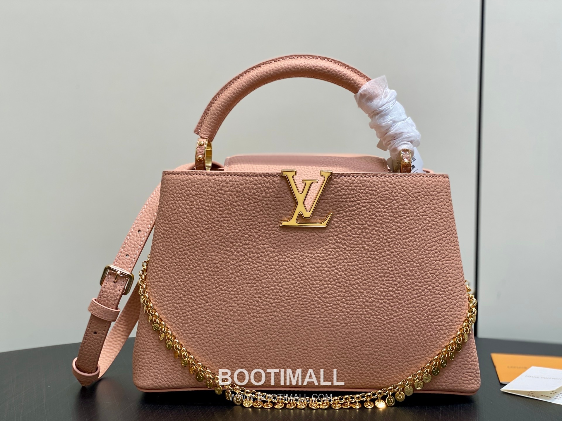Louis Vuitton Capucines BB Taurillon Leather Chain Bag M28197 루이비통 카퓌신 BB 토리옹 레더 체인백 31cm 1
