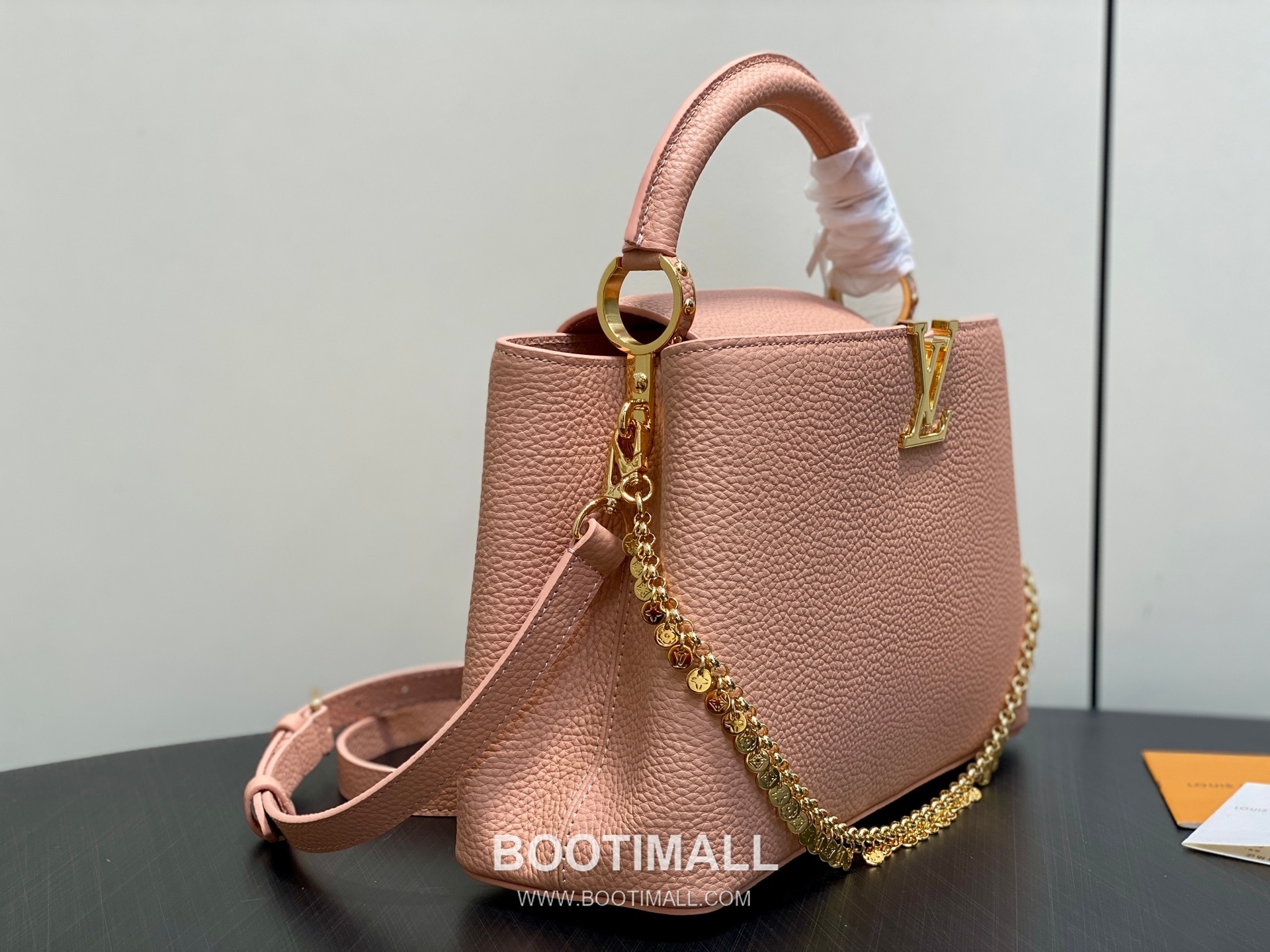 Louis Vuitton Capucines BB Taurillon Leather Chain Bag M28197 루이비통 카퓌신 BB 토리옹 레더 체인백 31cm 2