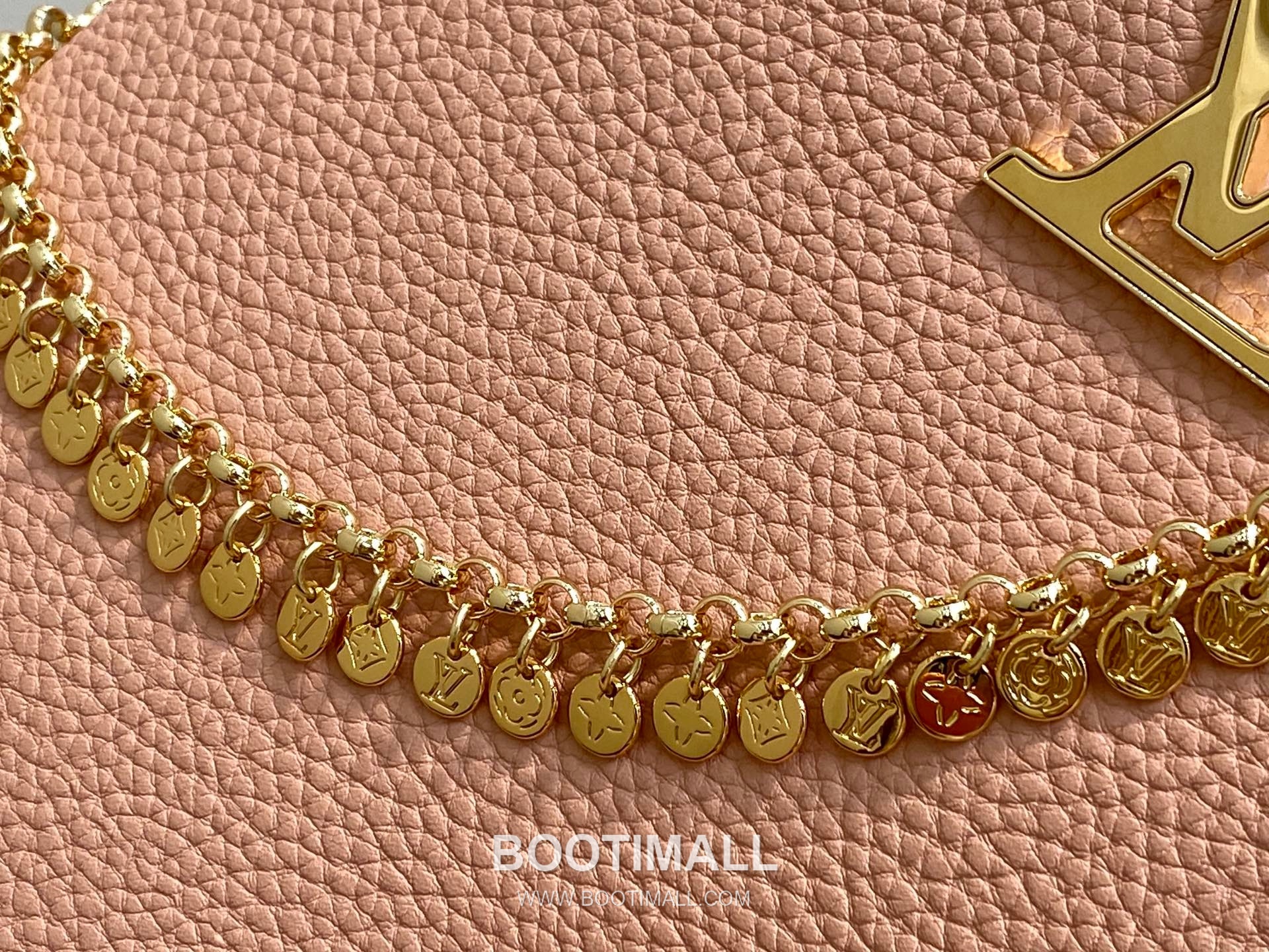 Louis Vuitton Capucines BB Taurillon Leather Chain Bag M28197 루이비통 카퓌신 BB 토리옹 레더 체인백 31cm 5