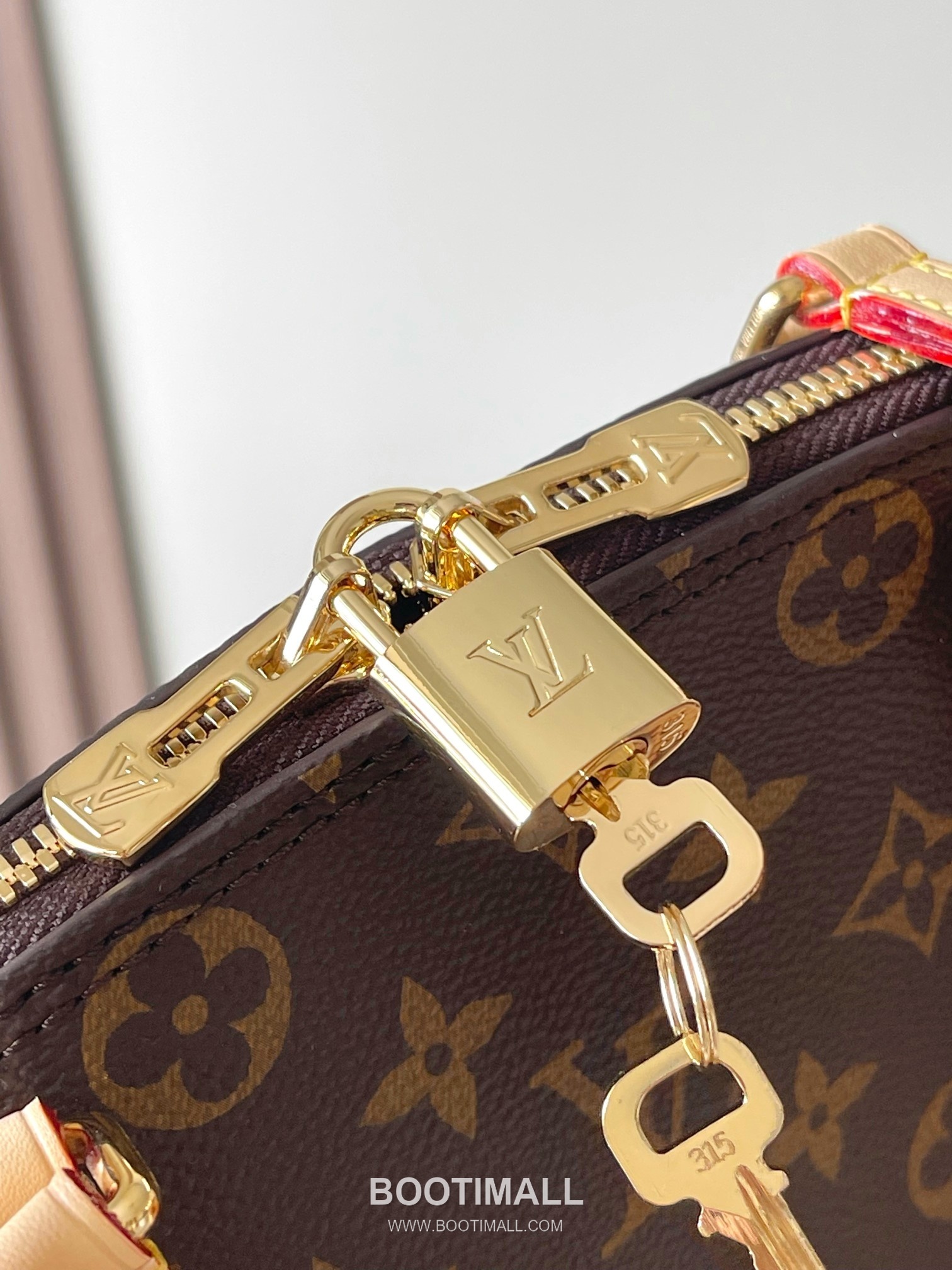 Louis Vuitton Squire Leather Shoulder Bag M28951 루이비통 스콰이어 레더 숄더백 30cm 11