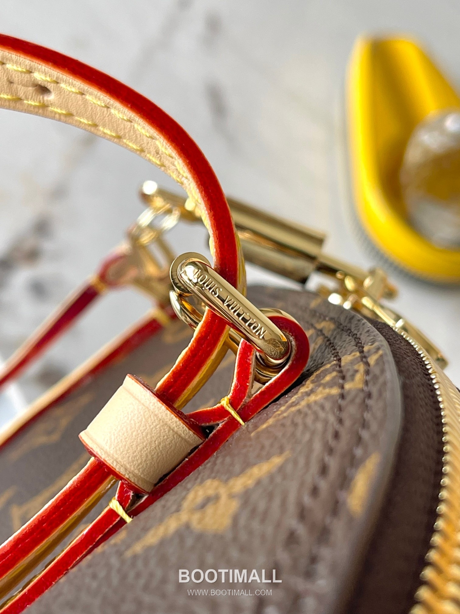 Louis Vuitton Squire Leather Shoulder Bag M28951 루이비통 스콰이어 레더 숄더백 30cm 12