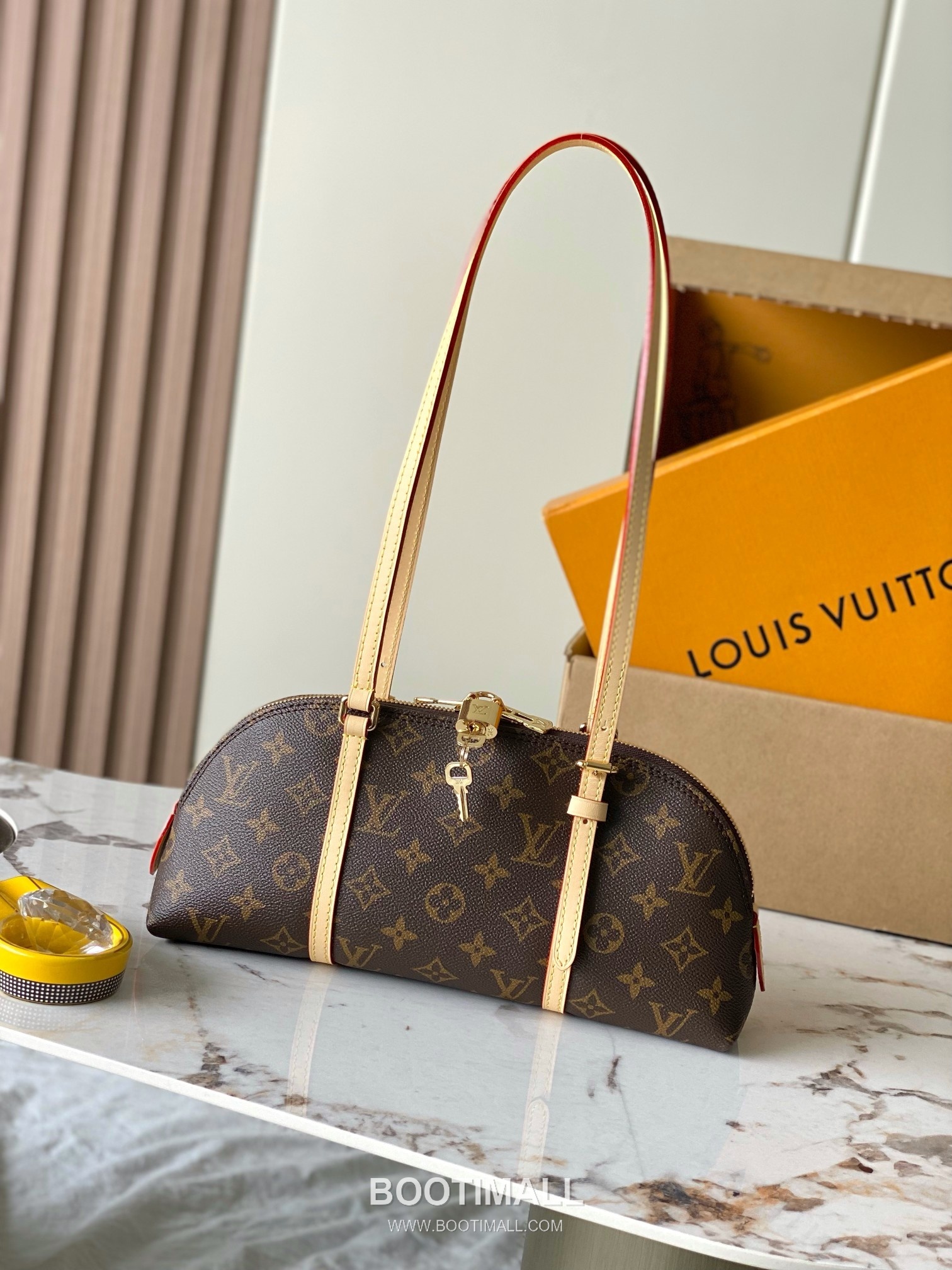 Louis Vuitton Squire East West Leather Shoulder Bag M28953 루이비통 스콰이어 이스트 웨스트 레더 숄더백 29cm 6