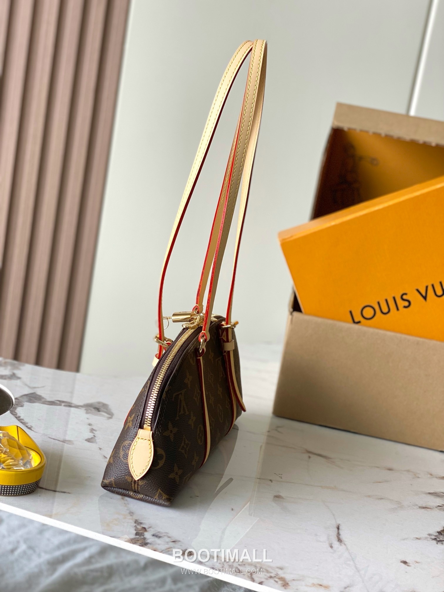 Louis Vuitton Squire East West Leather Shoulder Bag M28953 루이비통 스콰이어 이스트 웨스트 레더 숄더백 29cm 7