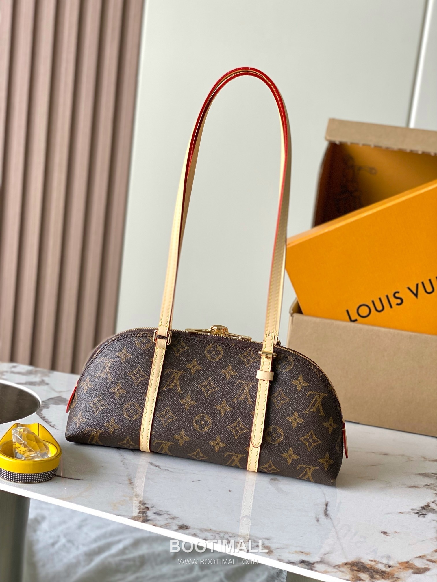 Louis Vuitton Squire East West Leather Shoulder Bag M28953 루이비통 스콰이어 이스트 웨스트 레더 숄더백 29cm 8
