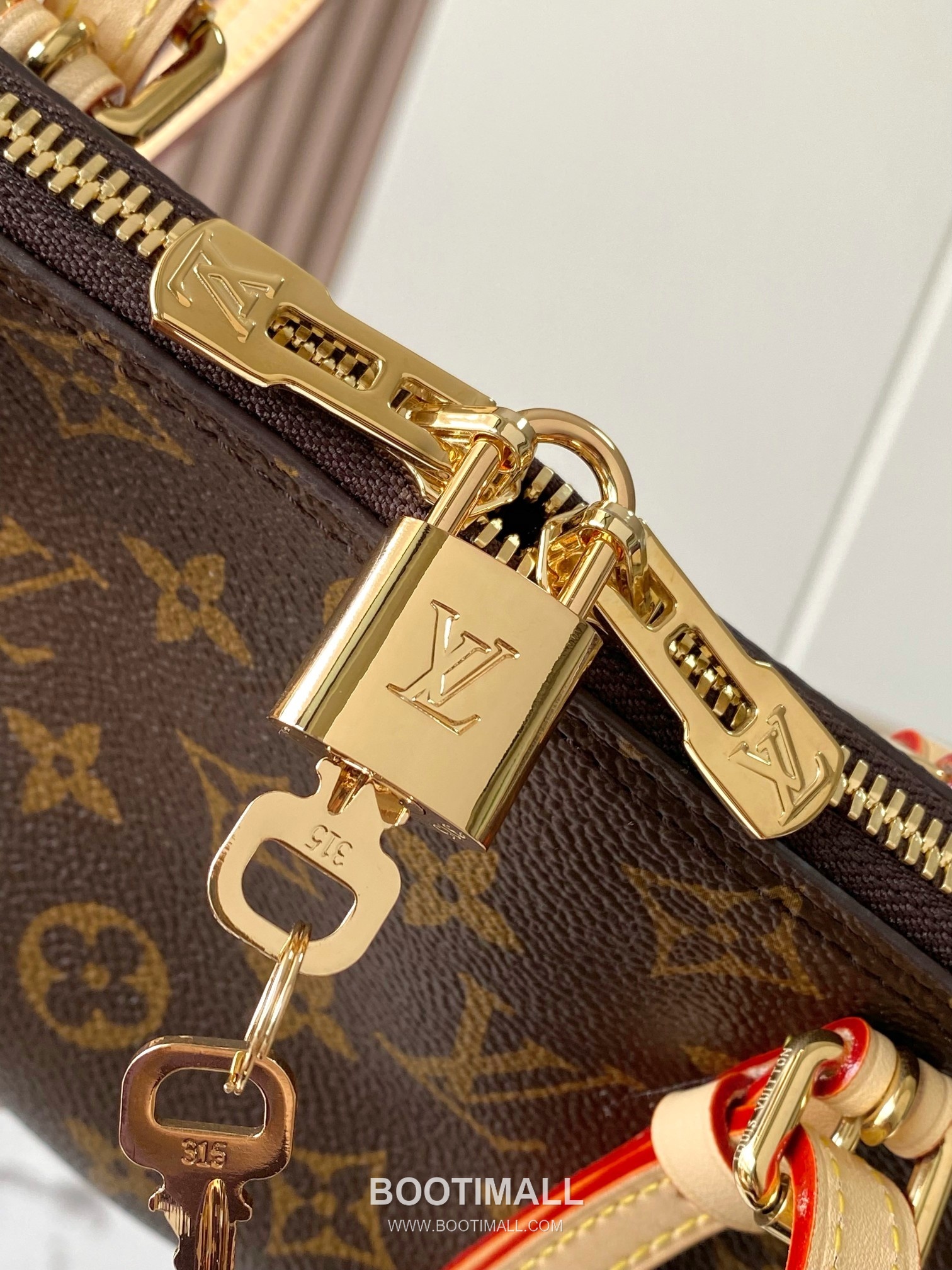 Louis Vuitton Squire East West Leather Shoulder Bag M28953 루이비통 스콰이어 이스트 웨스트 레더 숄더백 29cm 10