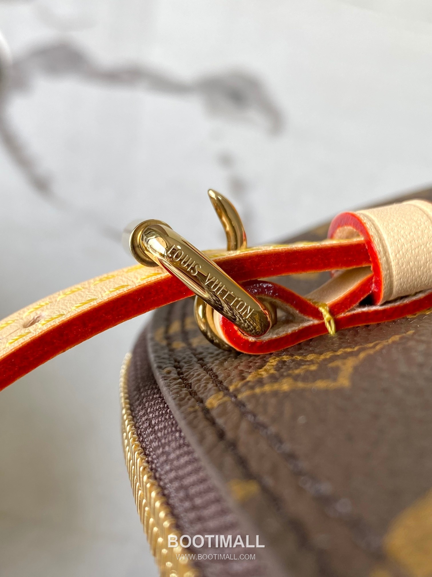 Louis Vuitton Squire East West Leather Shoulder Bag M28953 루이비통 스콰이어 이스트 웨스트 레더 숄더백 29cm 11