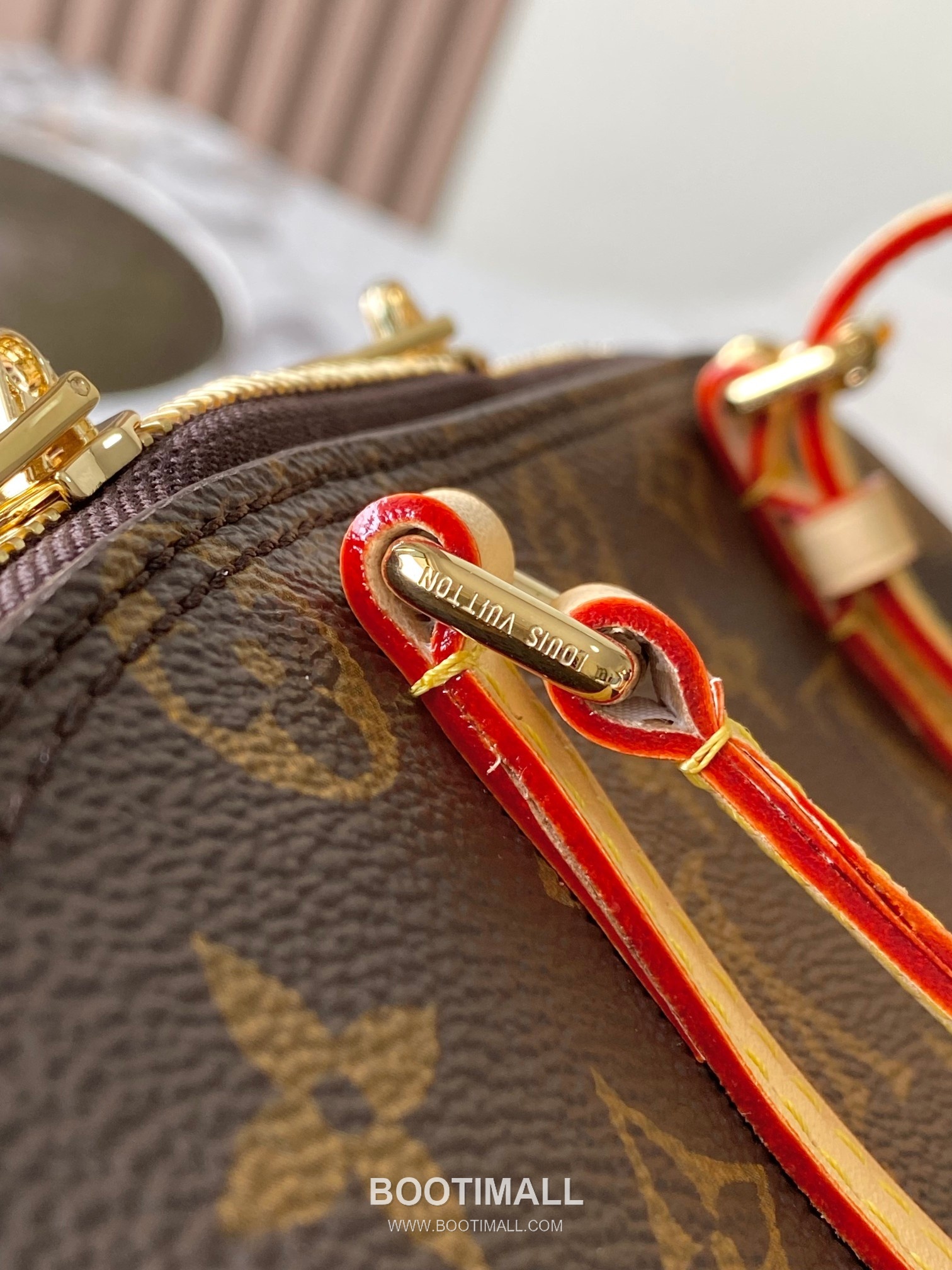 Louis Vuitton Squire East West Leather Shoulder Bag M28953 루이비통 스콰이어 이스트 웨스트 레더 숄더백 29cm 12