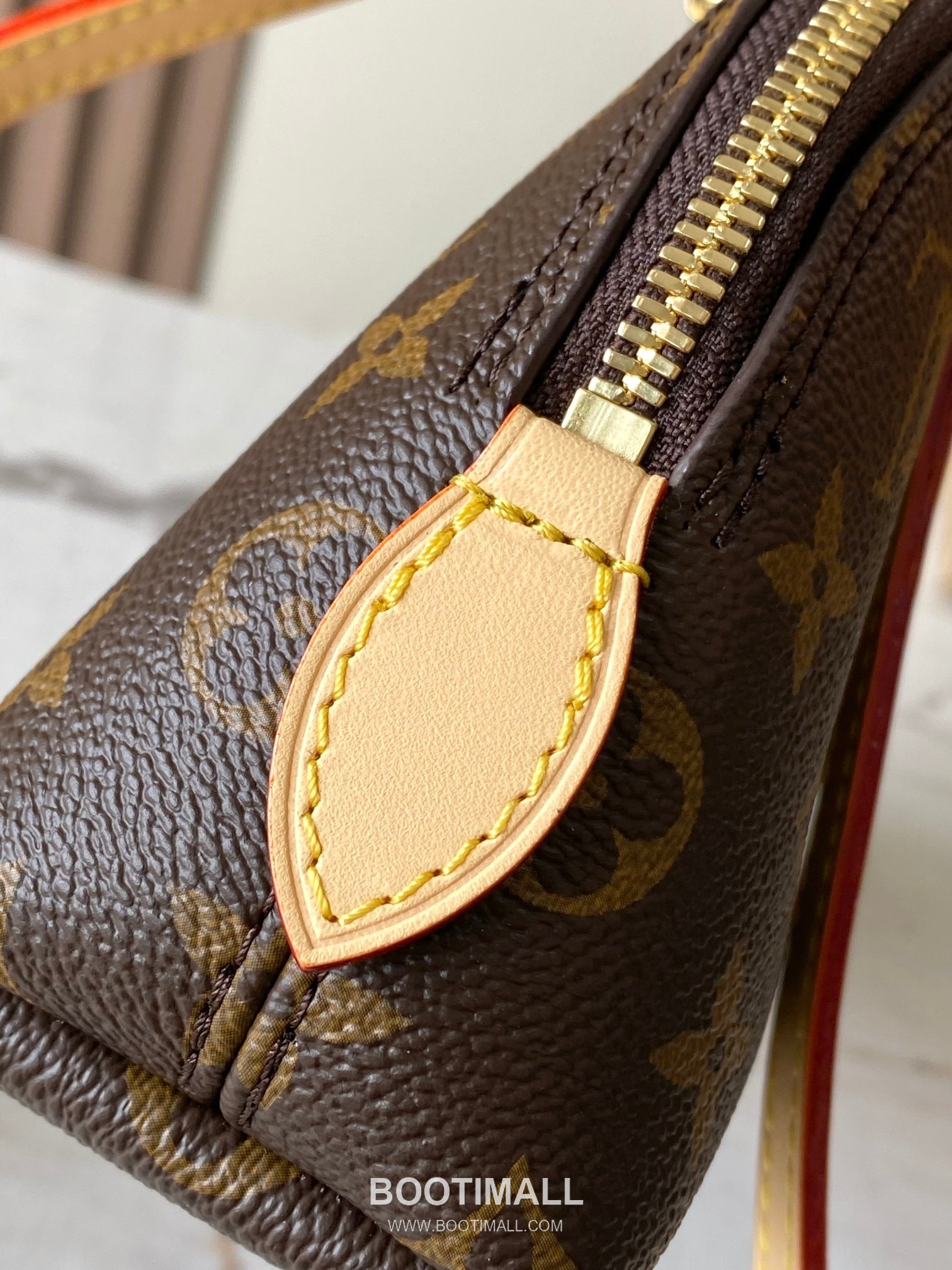 Louis Vuitton Squire East West Leather Shoulder Bag M28953 루이비통 스콰이어 이스트 웨스트 레더 숄더백 29cm 13