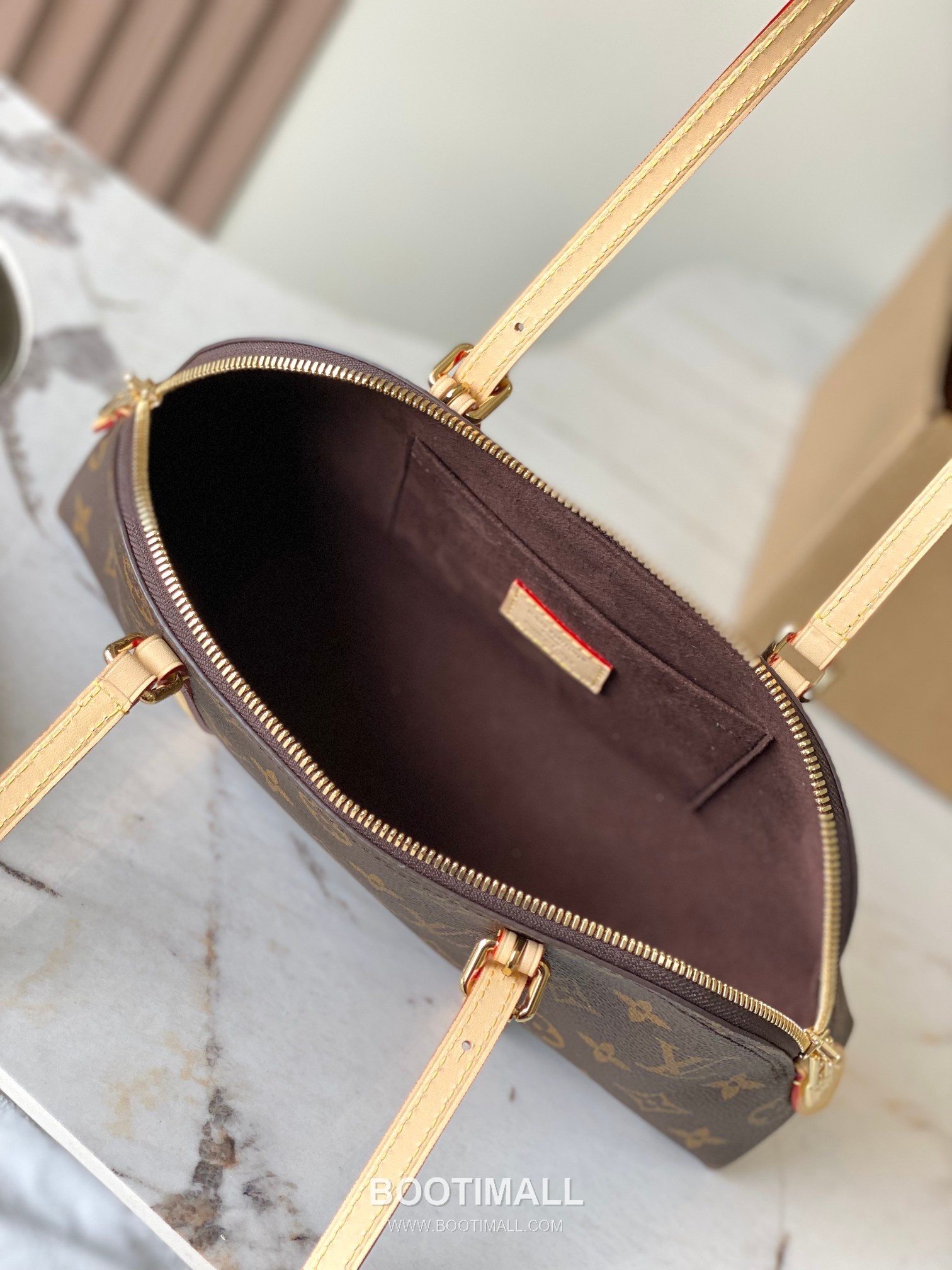 Louis Vuitton Squire East West Leather Shoulder Bag M28953 루이비통 스콰이어 이스트 웨스트 레더 숄더백 29cm 14