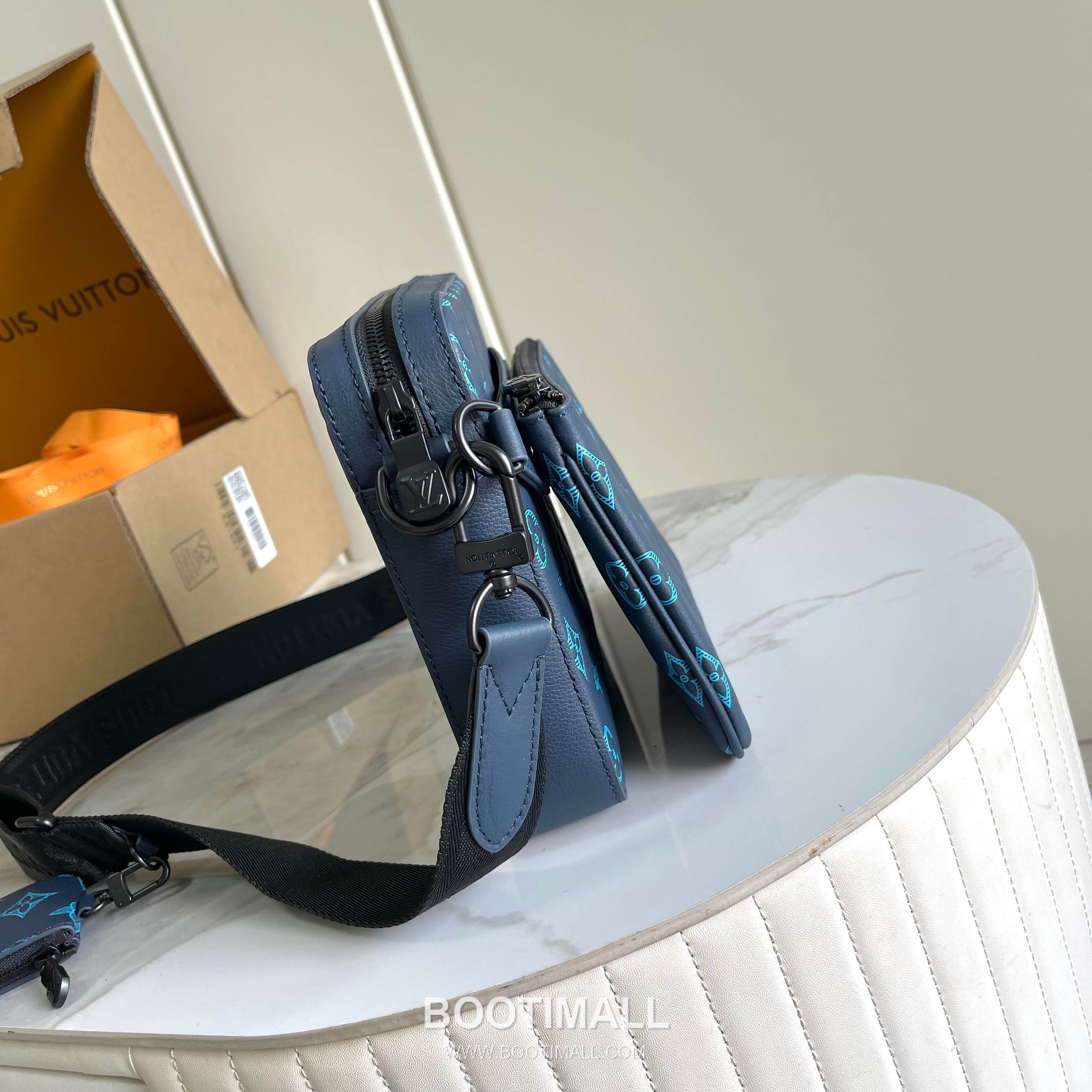 Louis Vuitton Trio Messenger Monogram Embossed Leather Bag M46604 루이비통 트리오 메신저 모노그램 엠보싱 레더 크로스백 25cm 2