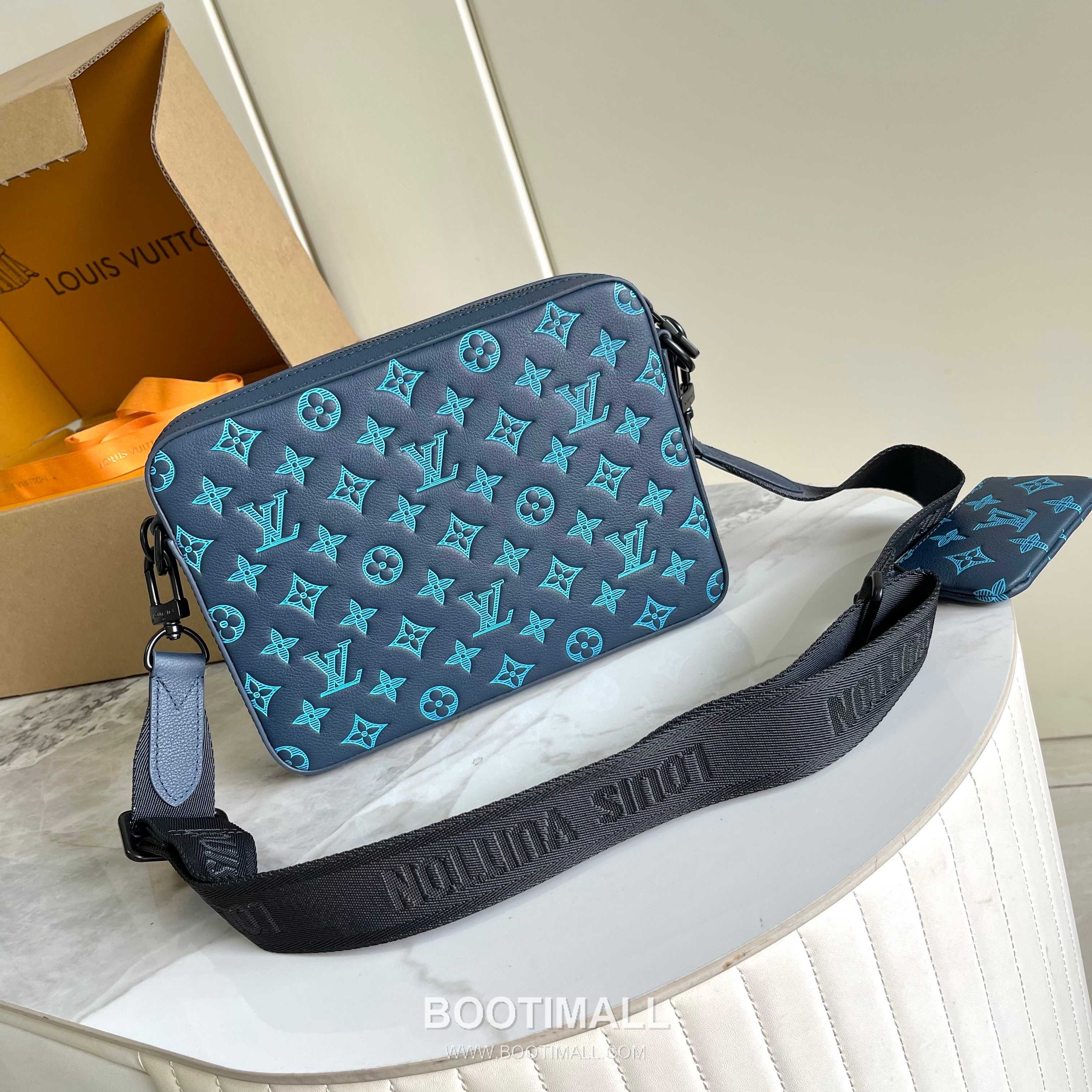Louis Vuitton Trio Messenger Monogram Embossed Leather Bag M46604 루이비통 트리오 메신저 모노그램 엠보싱 레더 크로스백 25cm 3