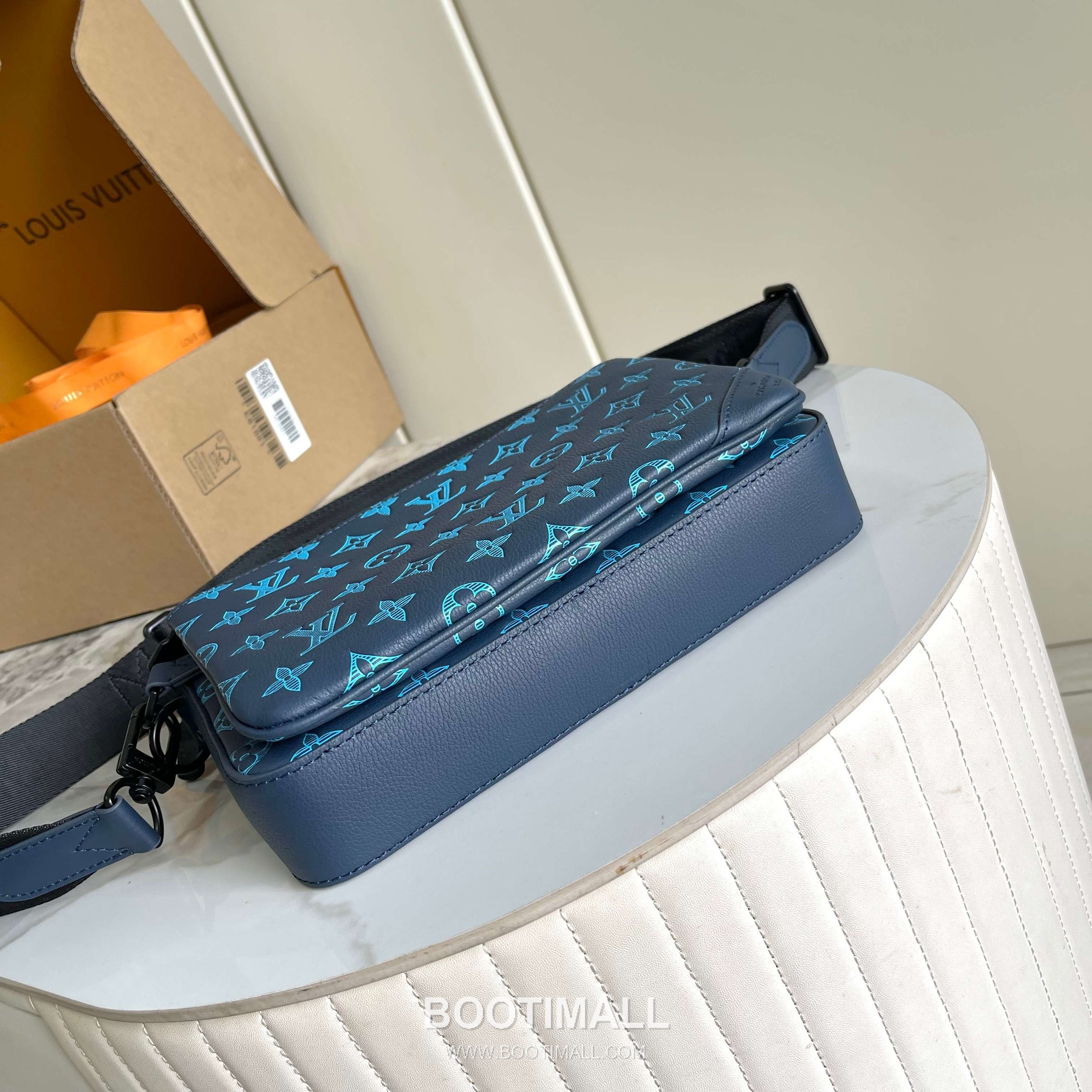 Louis Vuitton Trio Messenger Monogram Embossed Leather Bag M46604 루이비통 트리오 메신저 모노그램 엠보싱 레더 크로스백 25cm 4