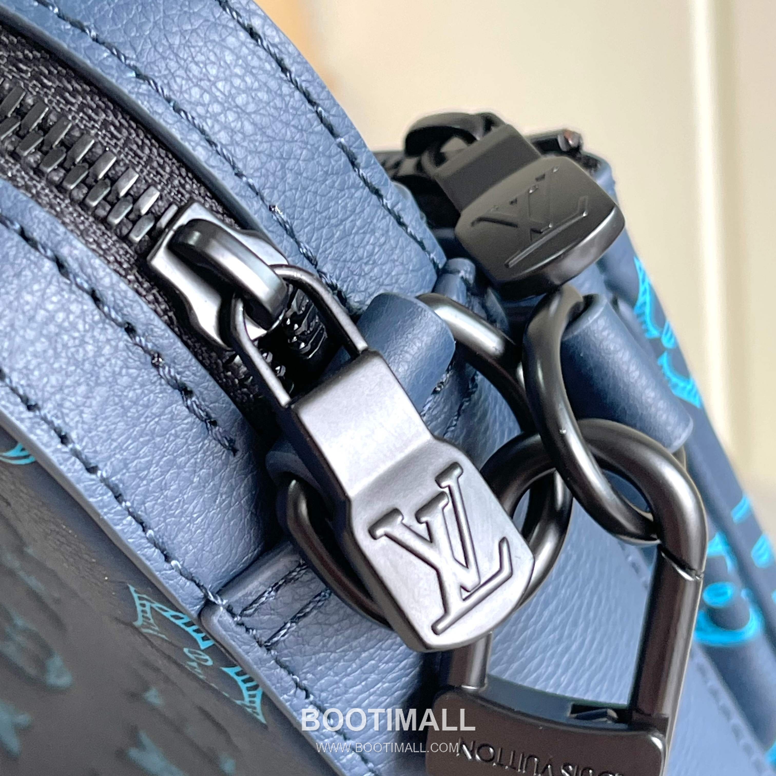 Louis Vuitton Trio Messenger Monogram Embossed Leather Bag M46604 루이비통 트리오 메신저 모노그램 엠보싱 레더 크로스백 25cm 6