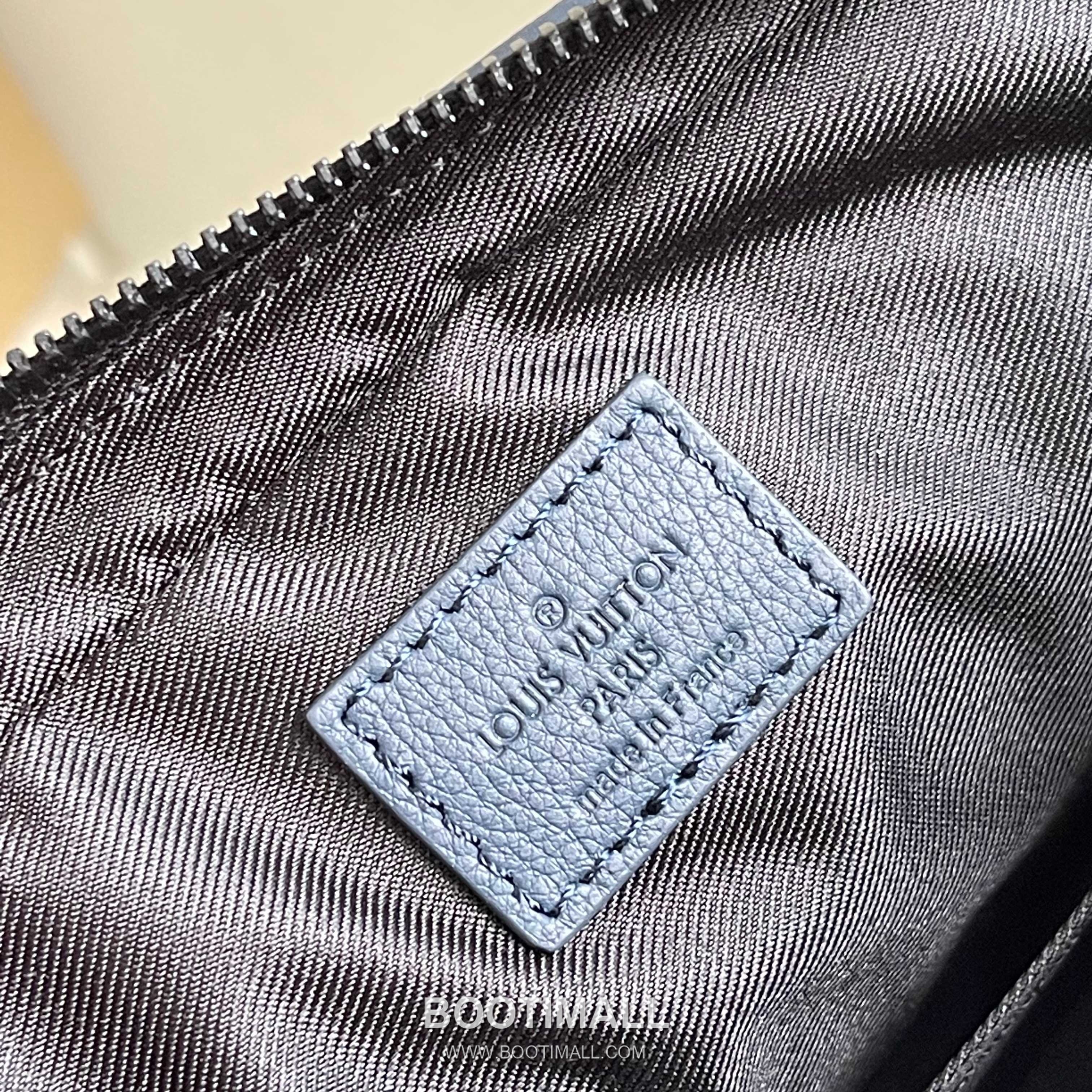 Louis Vuitton Trio Messenger Monogram Embossed Leather Bag M46604 루이비통 트리오 메신저 모노그램 엠보싱 레더 크로스백 25cm 9