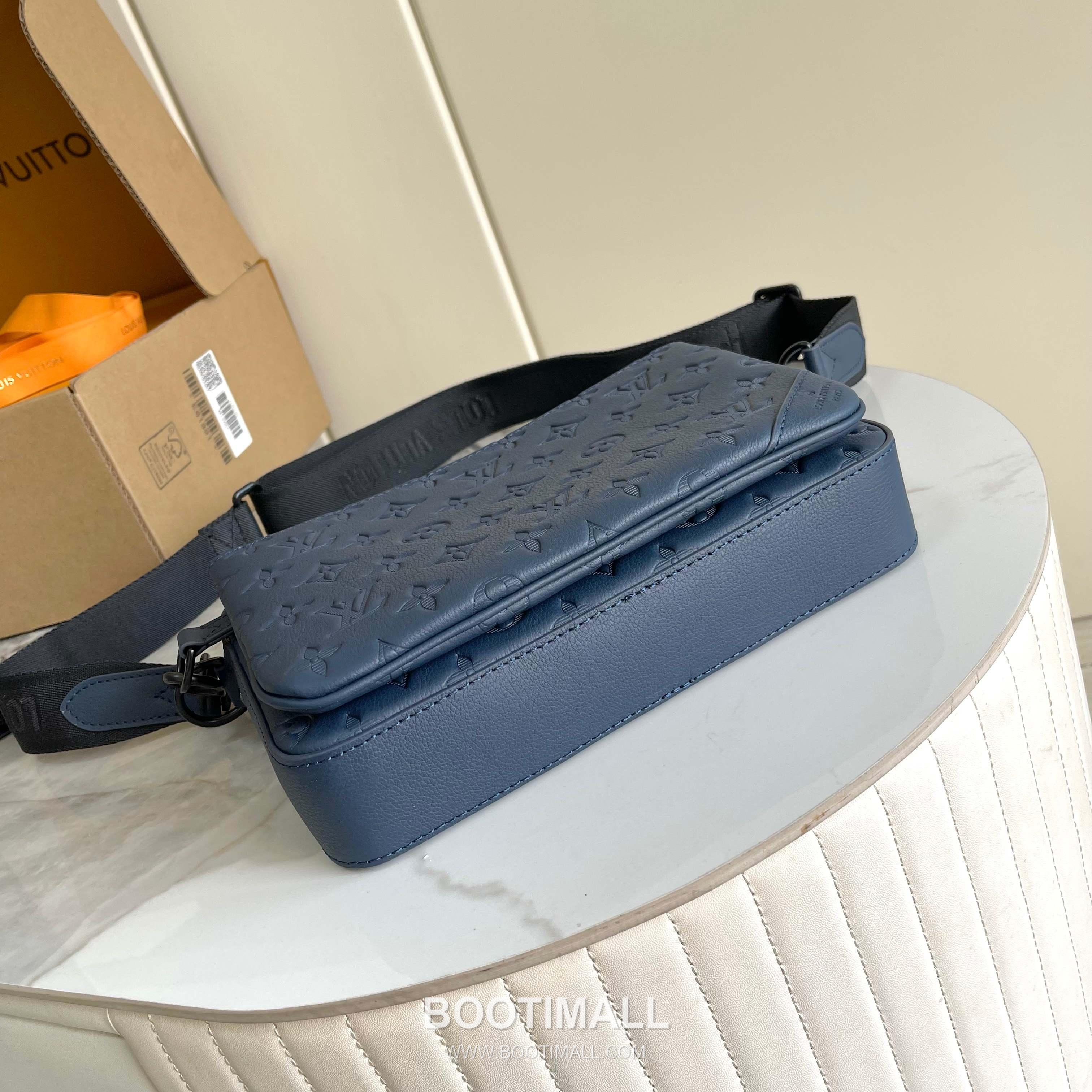 Louis Vuitton Trio Messenger Monogram Embossed Leather Bag M46604 루이비통 트리오 메신저 모노그램 엠보싱 레더 크로스백 25cm 4