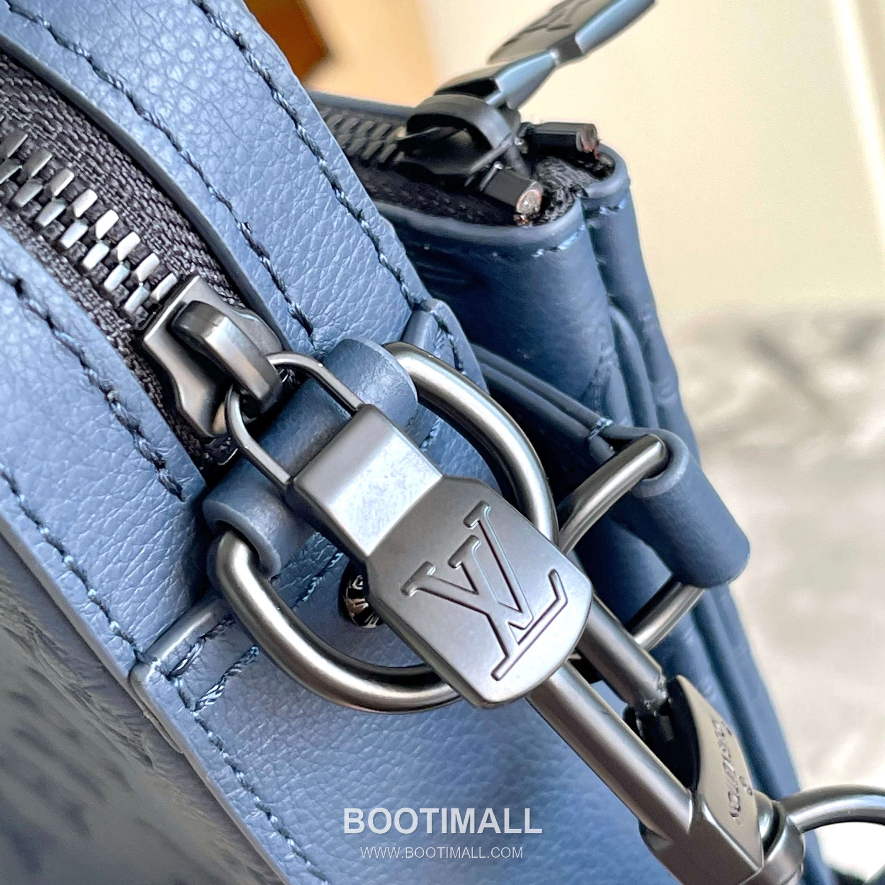 Louis Vuitton Trio Messenger Monogram Embossed Leather Bag M46604 루이비통 트리오 메신저 모노그램 엠보싱 레더 크로스백 25cm 6