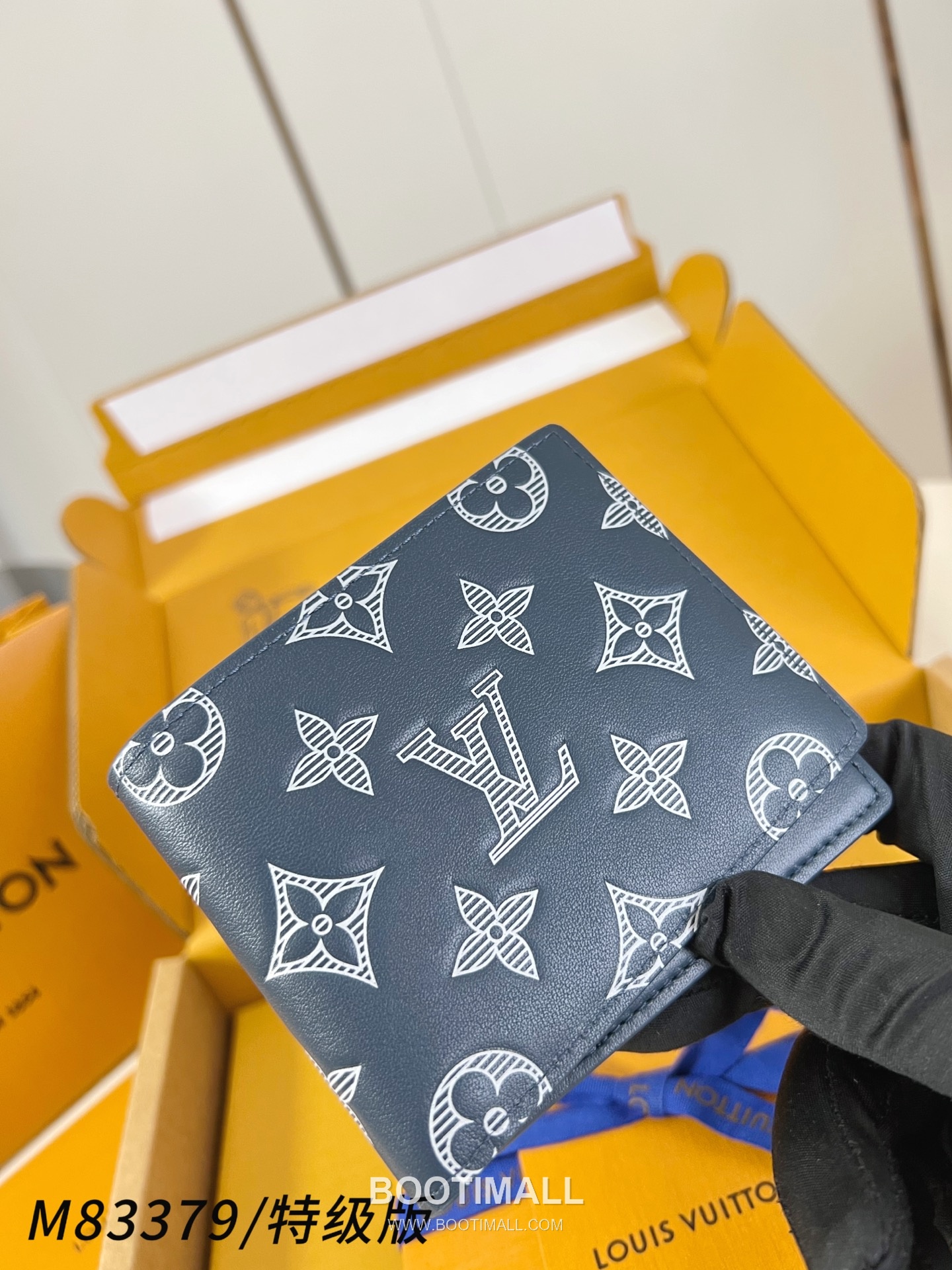 Louis Vuitton Multiple Monogram Shadow Embossed Cowhide Black Bifold Wallet 루이비통 멀티플 모노그램 섀도우 M83379 엠보스드 소가죽 블랙 반지갑 11.5cm 2