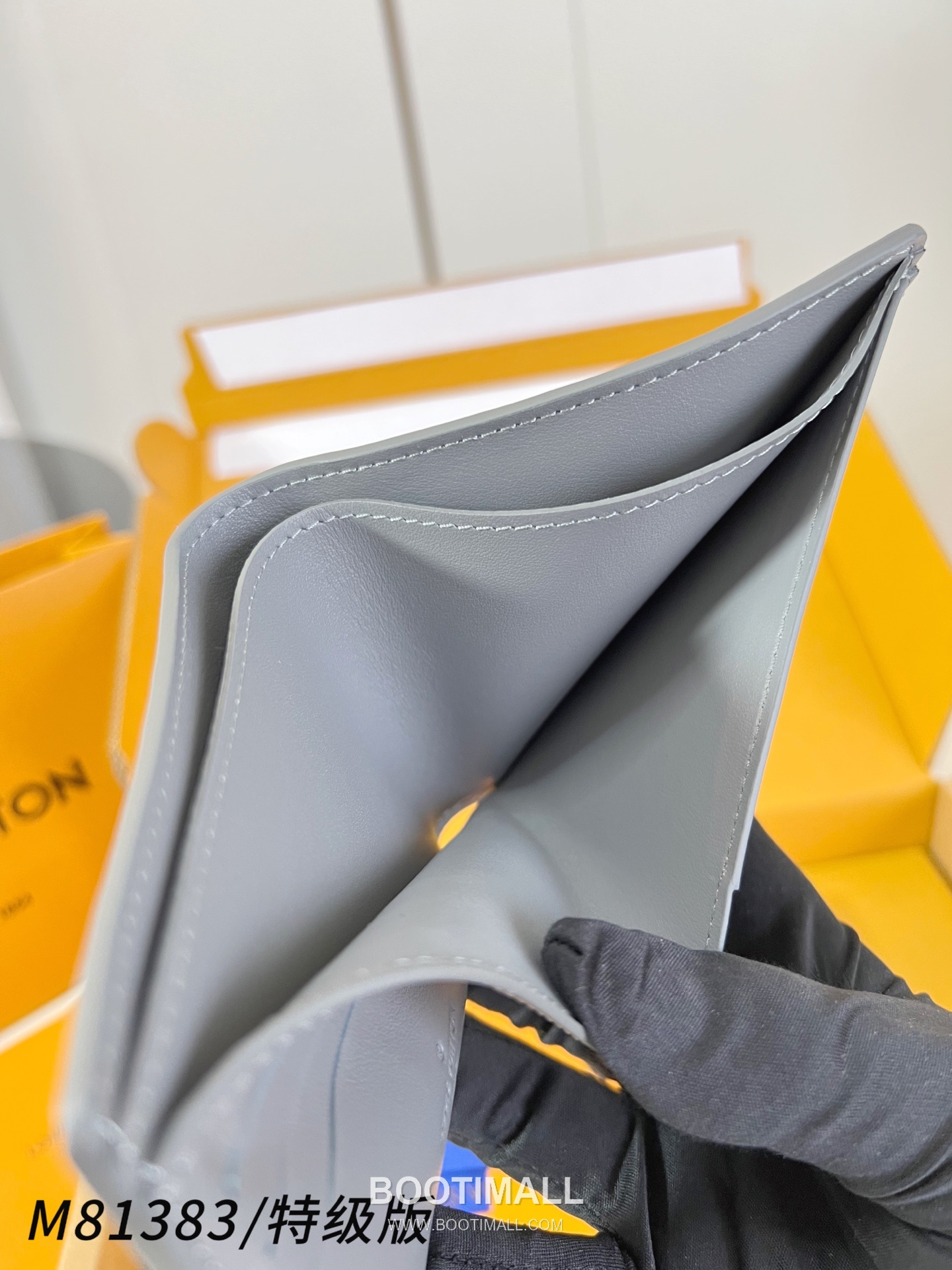 Louis Vuitton Multiple Monogram Shadow Embossed Cowhide Black Bifold Wallet 루이비통 멀티플 모노그램 섀도우 M81383 엠보싱 소가죽 블랙 반지갑 12cm 7