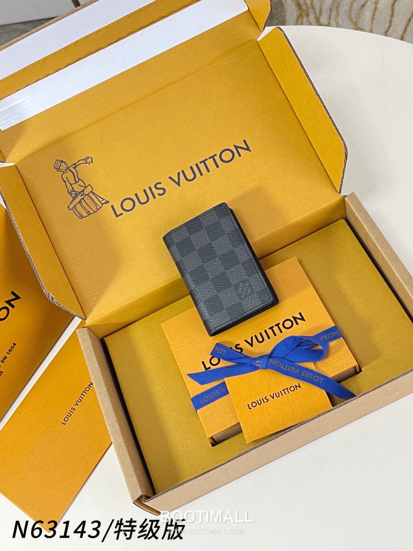 Louis Vuitton Pocket Brushed Monogram Leather Black Card Holder 루이비통 포켓 브러시드 모노그램 N63143 가죽 블랙 카드홀더 11.1cm 1