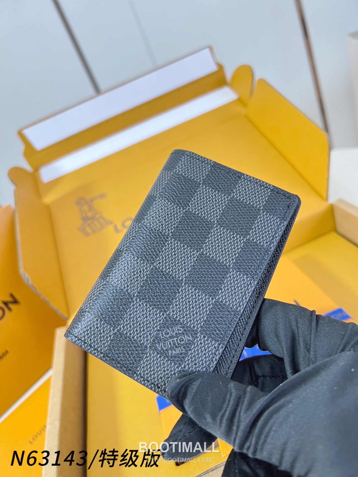 Louis Vuitton Pocket Brushed Monogram Leather Black Card Holder 루이비통 포켓 브러시드 모노그램 N63143 가죽 블랙 카드홀더 11.1cm 2