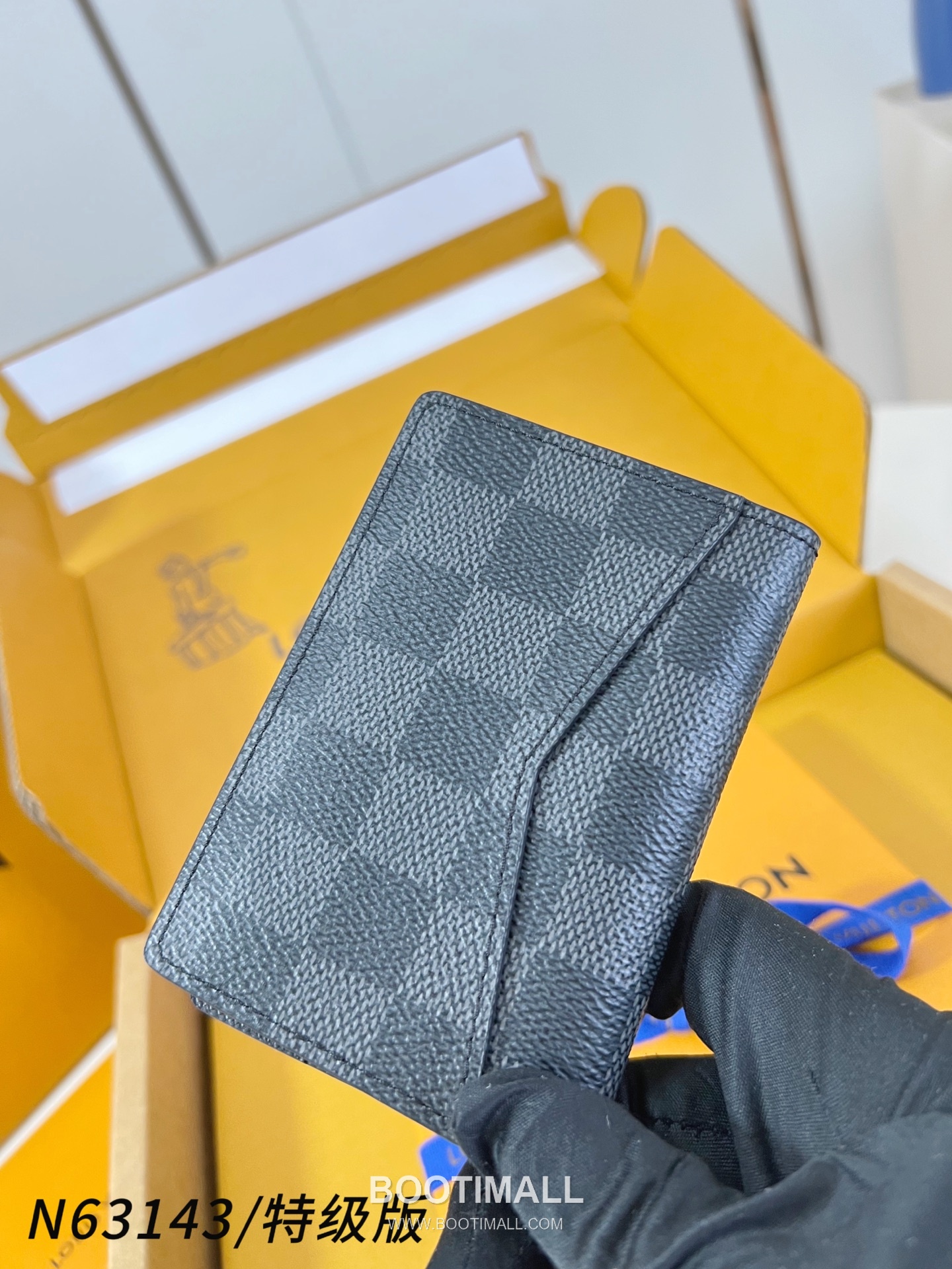 Louis Vuitton Pocket Brushed Monogram Leather Black Card Holder 루이비통 포켓 브러시드 모노그램 N63143 가죽 블랙 카드홀더 11.1cm 3