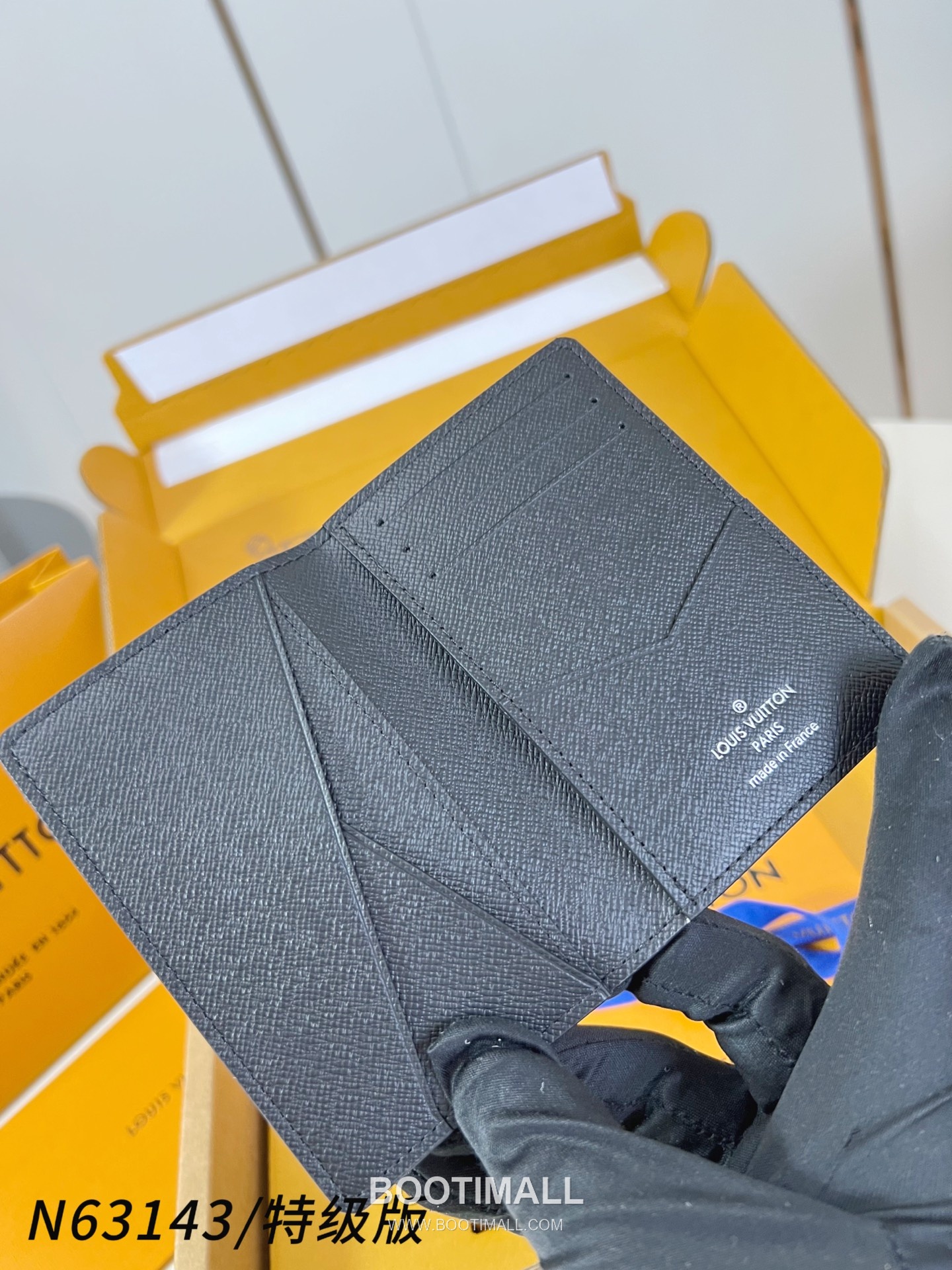 Louis Vuitton Pocket Brushed Monogram Leather Black Card Holder 루이비통 포켓 브러시드 모노그램 N63143 가죽 블랙 카드홀더 11.1cm 5