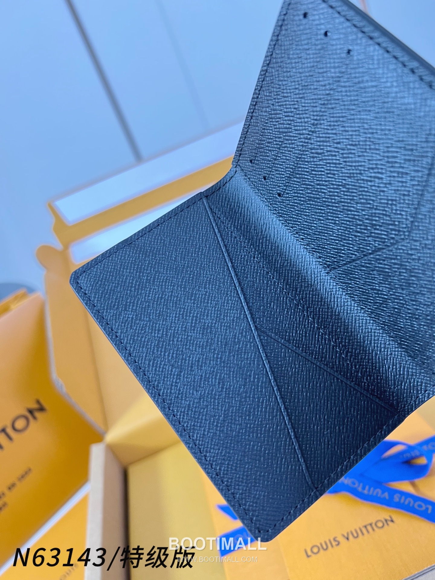 Louis Vuitton Pocket Brushed Monogram Leather Black Card Holder 루이비통 포켓 브러시드 모노그램 N63143 가죽 블랙 카드홀더 11.1cm 6